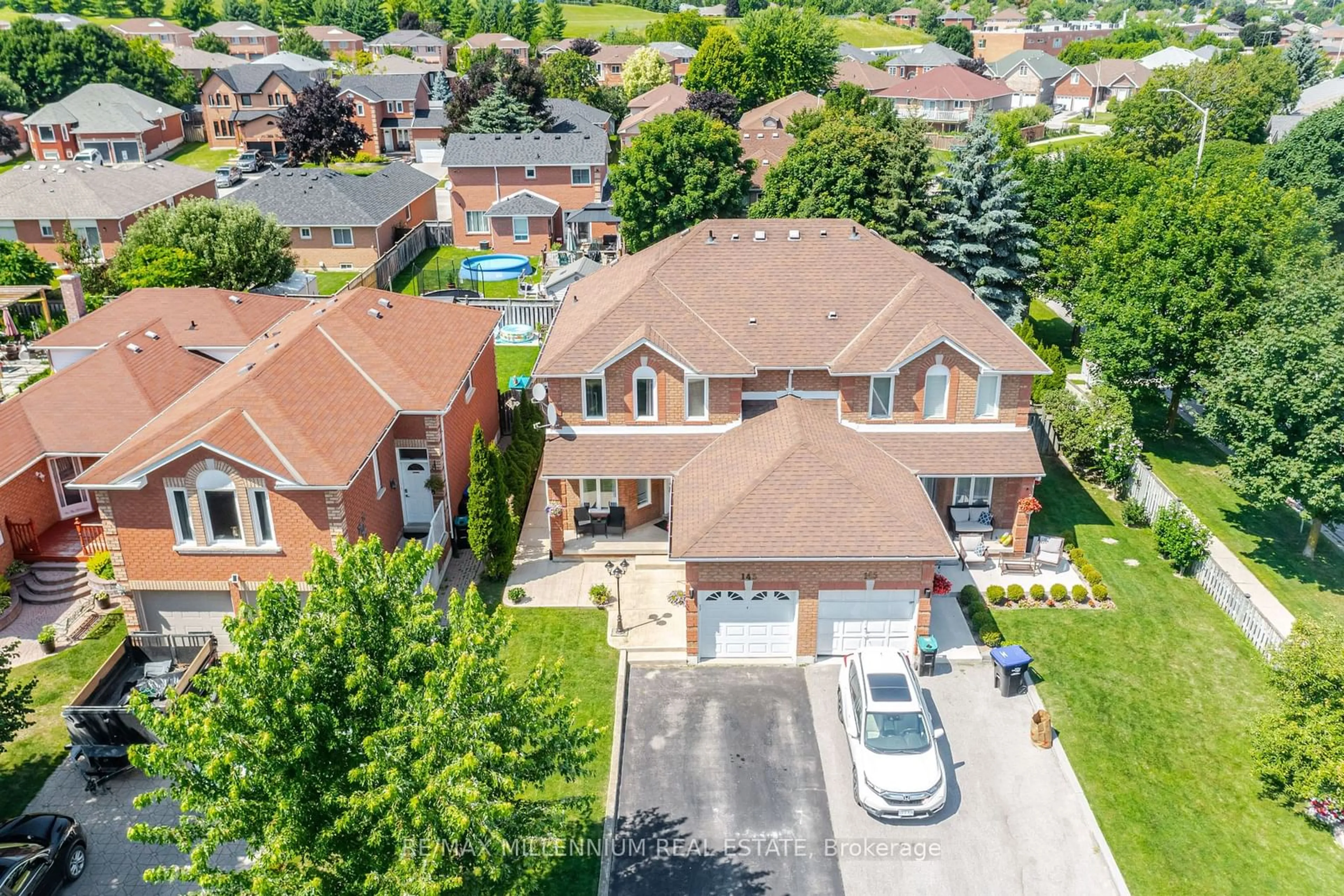 Frontside or backside of a home for 143 Hudson Cres, Bradford West Gwillimbury Ontario L3Z 2Y7