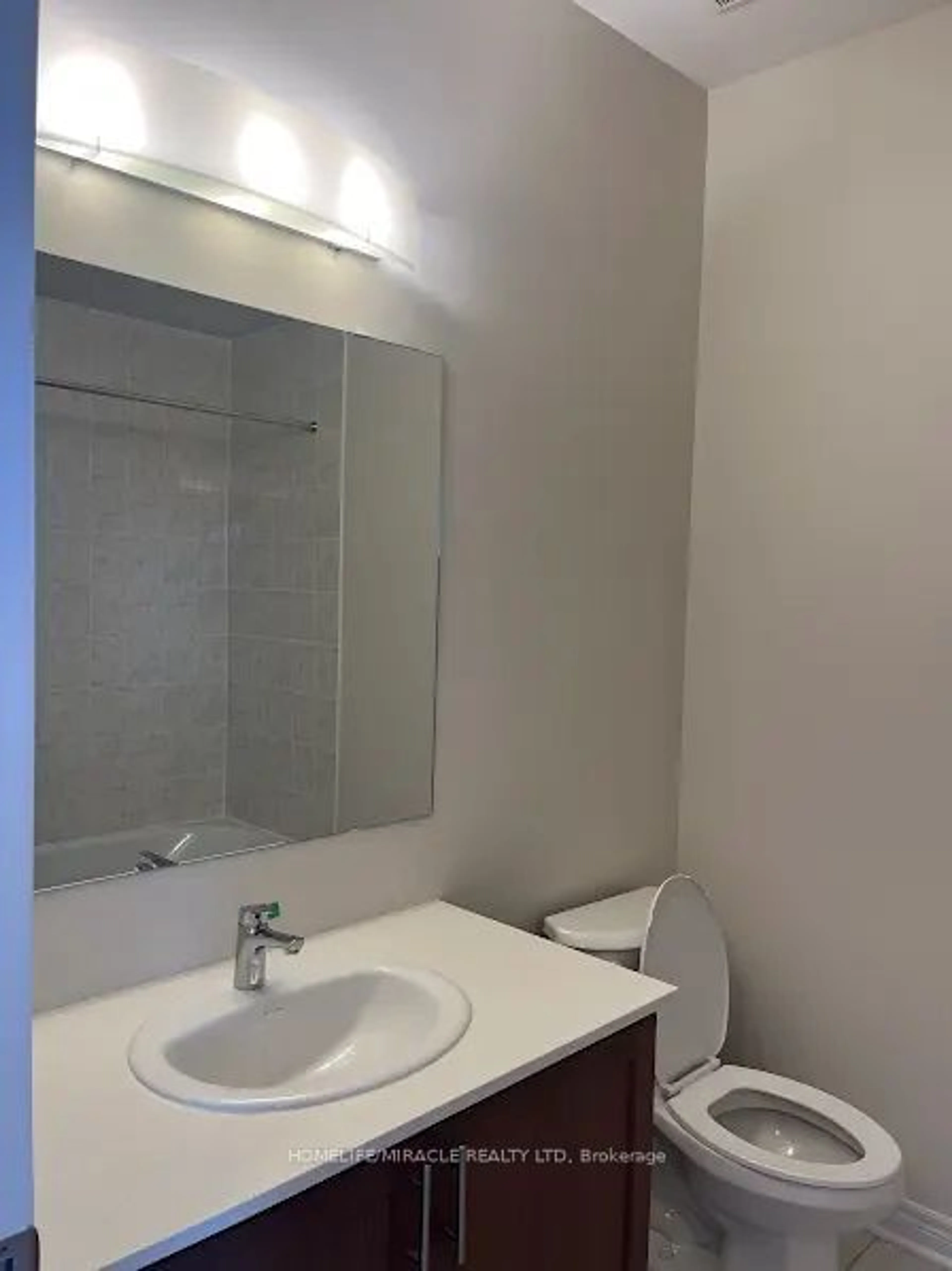 Standard bathroom for 197 Mumbai Dr, Markham Ontario L3S 0G5