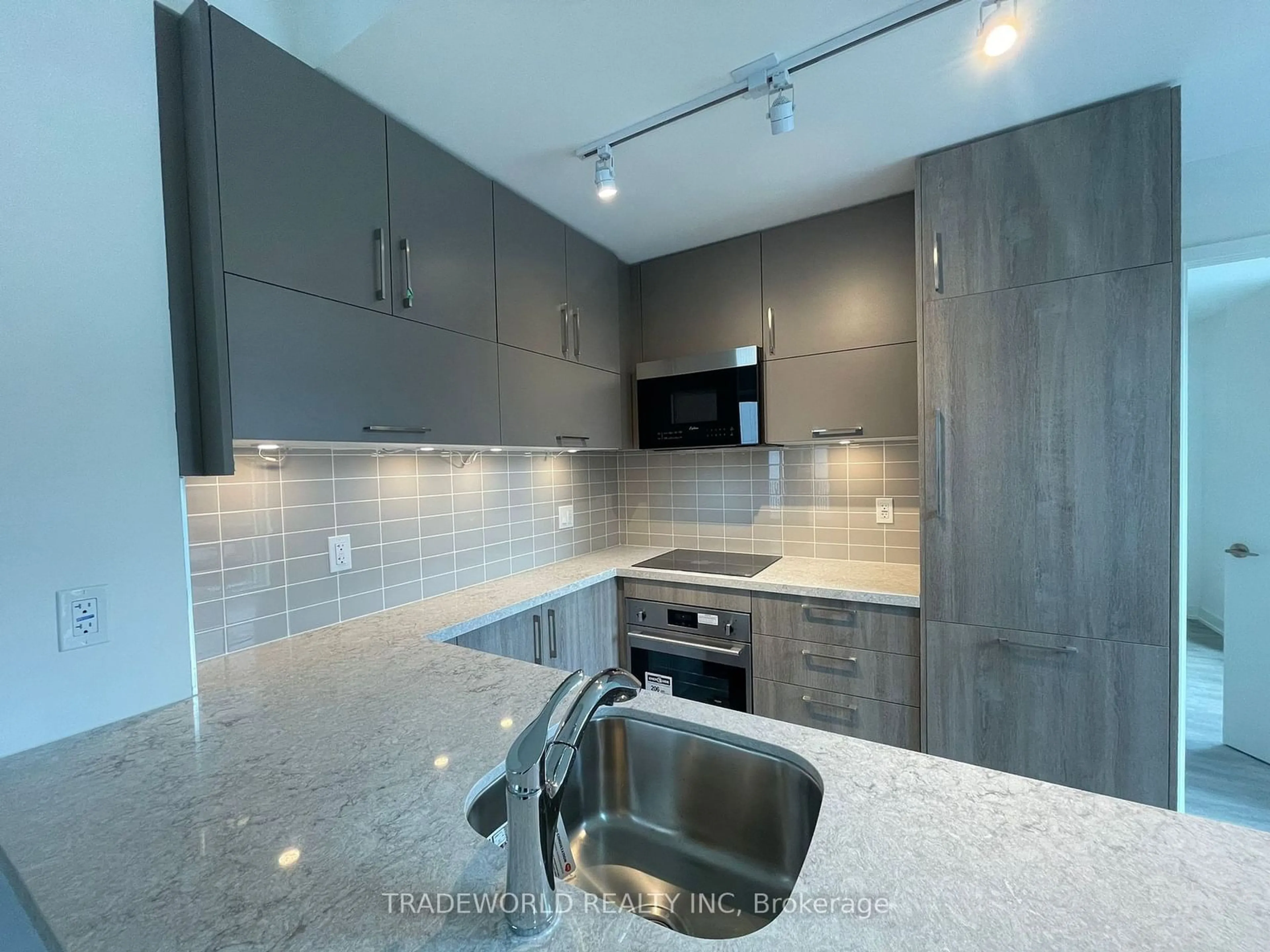 Contemporary kitchen for 38 Simcoe Promenade #708, Markham Ontario L6G 1B3