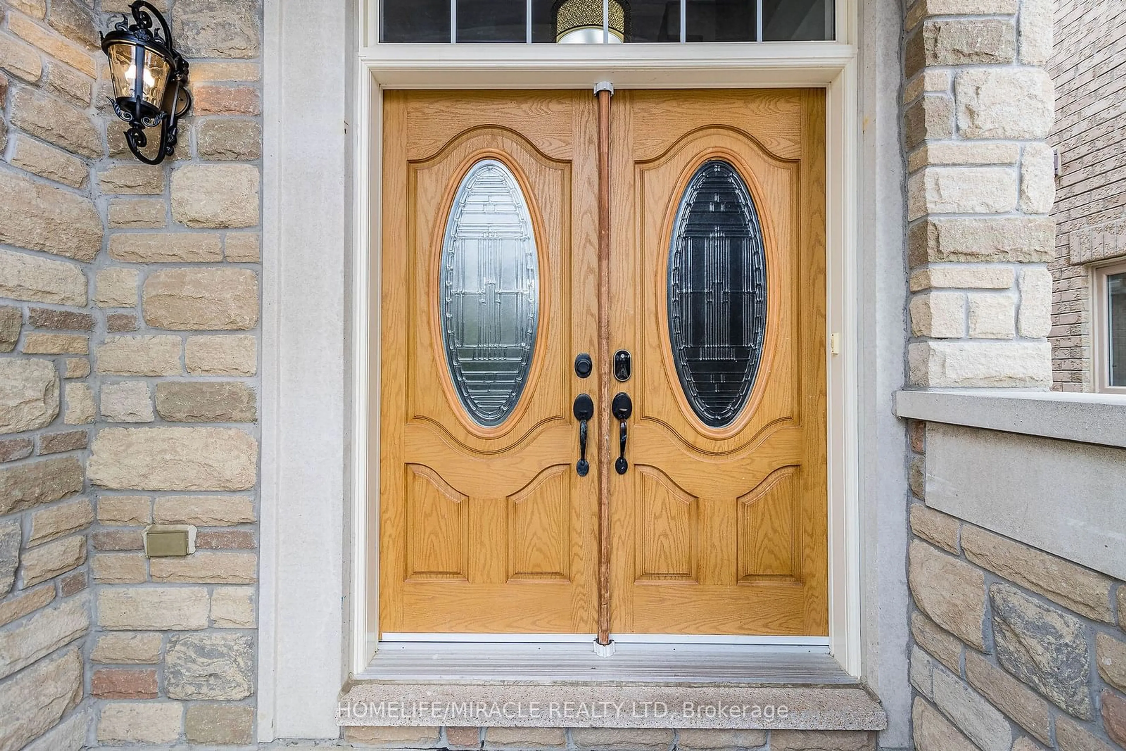 Indoor entryway for 37 Ostrovsky Rd, Vaughan Ontario L4H 0W5