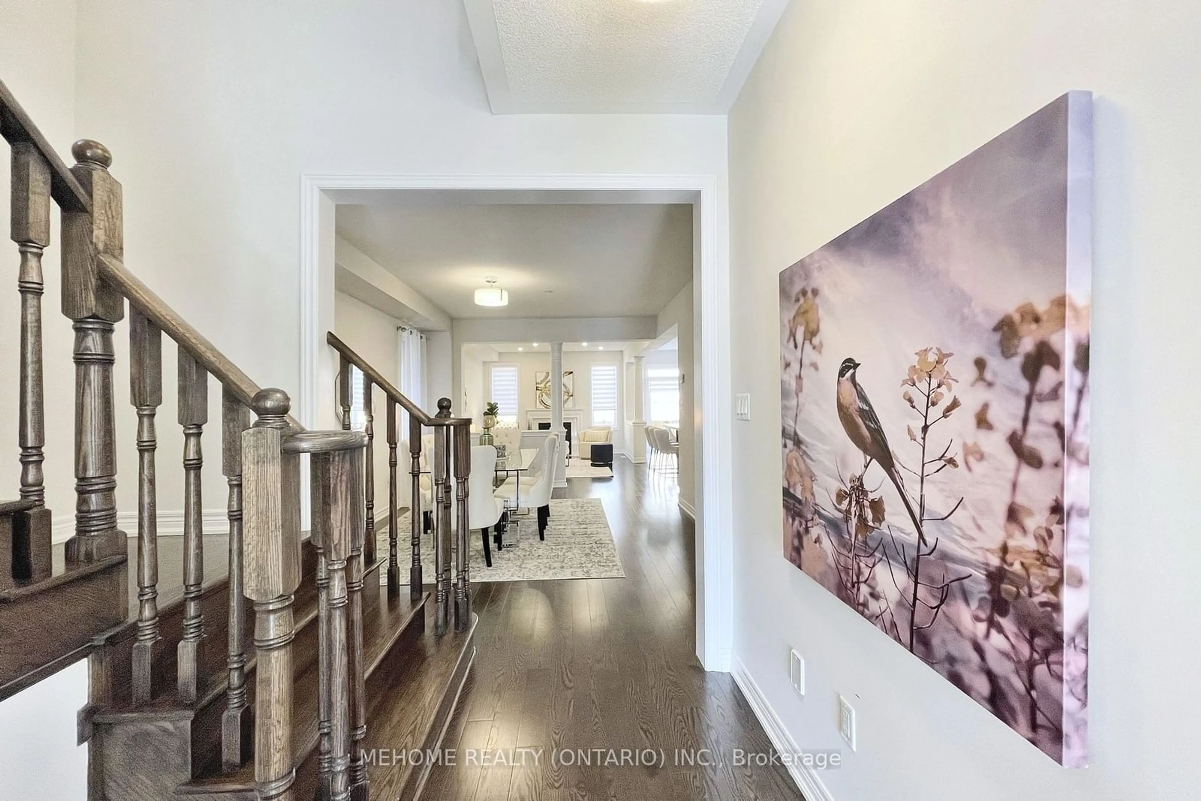 Indoor foyer for 60 Falconridge Terr, East Gwillimbury Ontario L4H 0G9