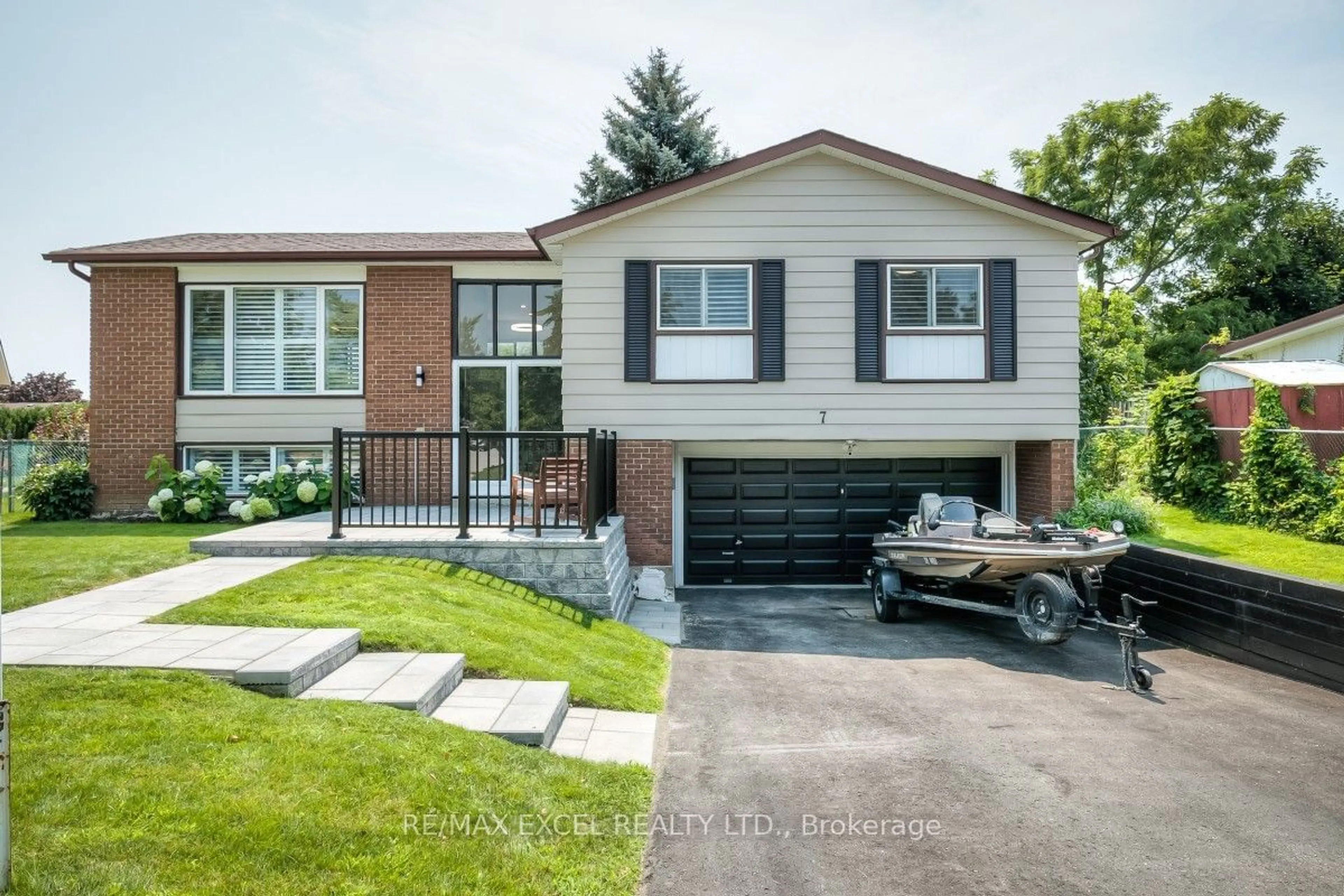 Home with brick exterior material for 7 Sir Caradoc Pl, Markham Ontario L3P 2X5