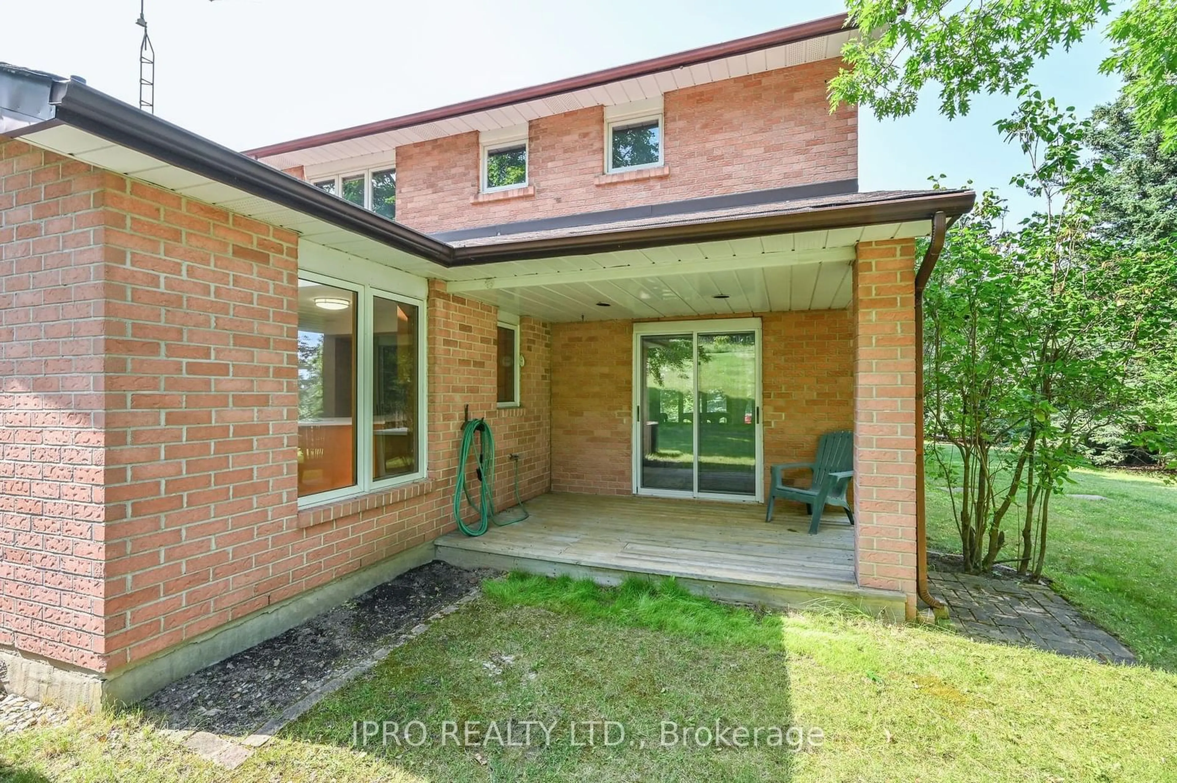 Home with brick exterior material for 9 Baxter Ave, Adjala-Tosorontio Ontario L9W 2Z2