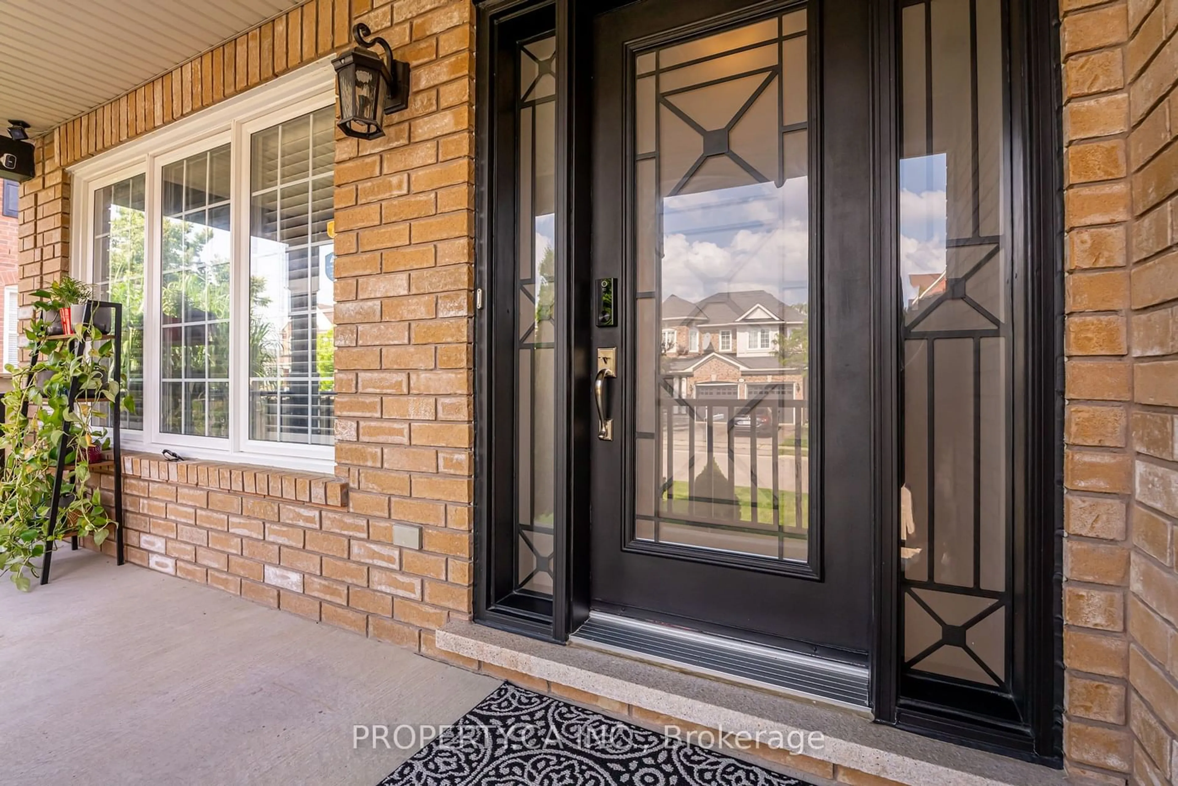 Indoor entryway for 50 Ross Patrick Cres, Newmarket Ontario L3X 3G9