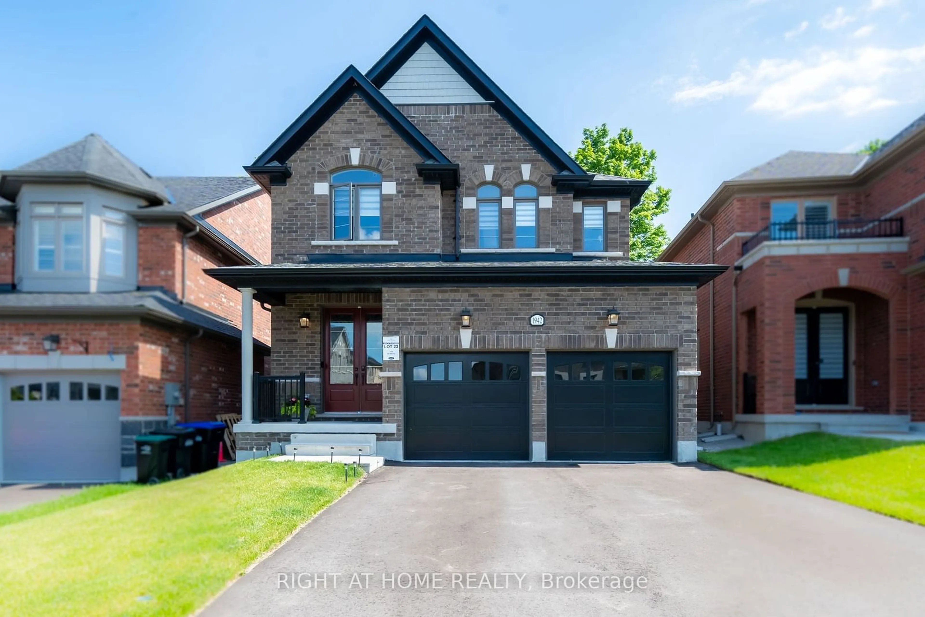 Home with brick exterior material for 1942 Mcneil St, Innisfil Ontario L9S 0N7