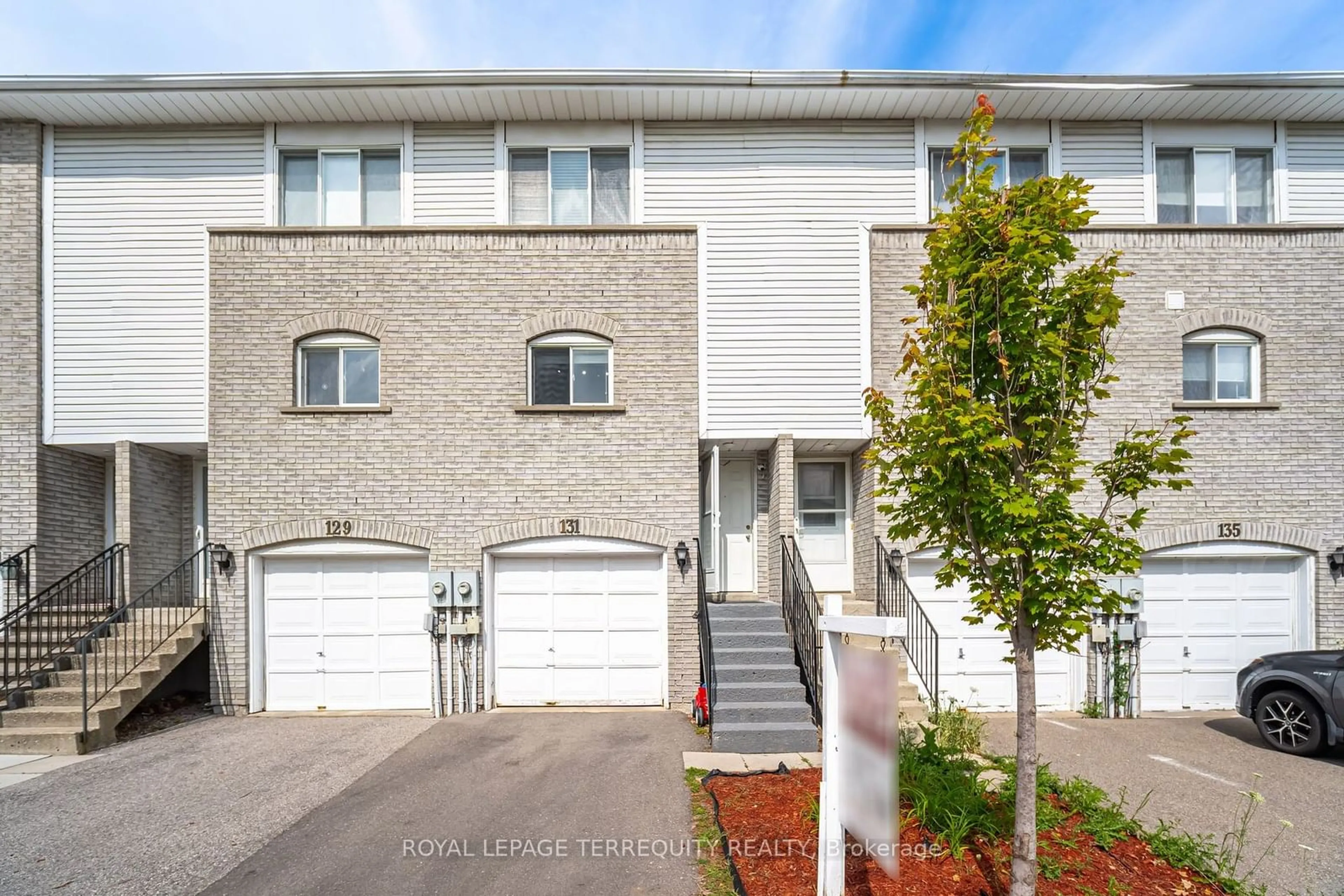 A pic from exterior of the house or condo for 131 William Curtis Circ, Newmarket Ontario L3Y 8L8
