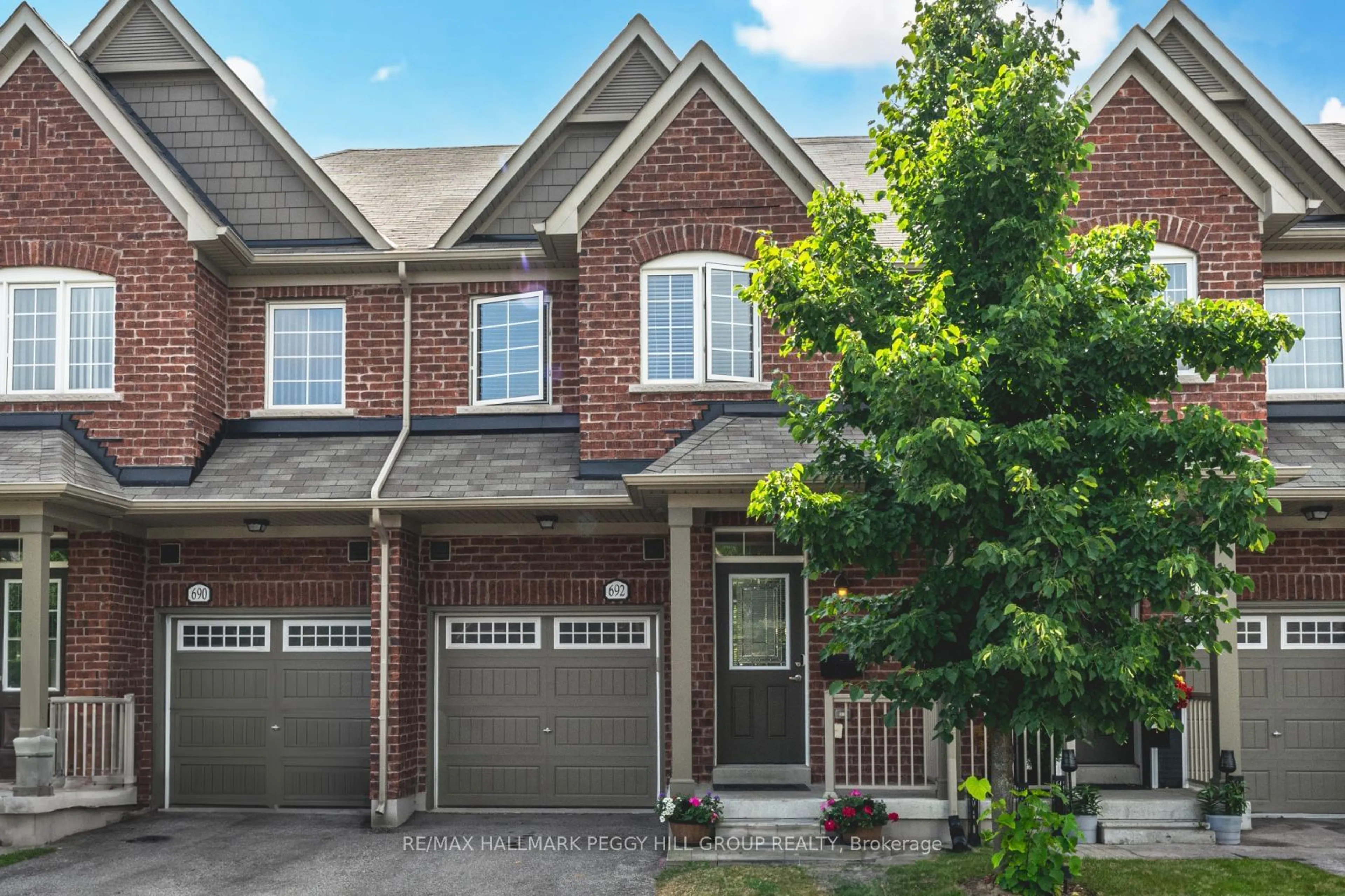 Home with brick exterior material for 692 Wendy Culbert Cres, Newmarket Ontario L3X 0A4