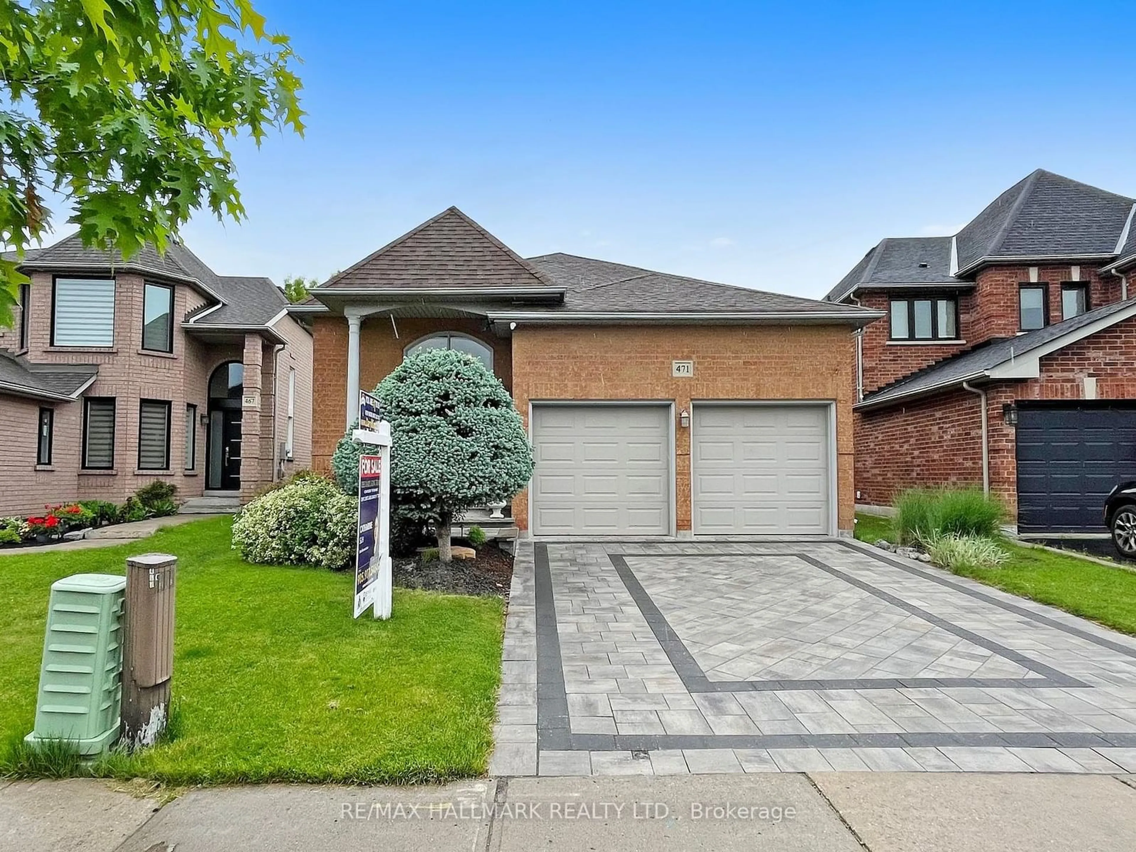 Home with brick exterior material for 471 Silken Laumann Dr, Newmarket Ontario L3X 2H9