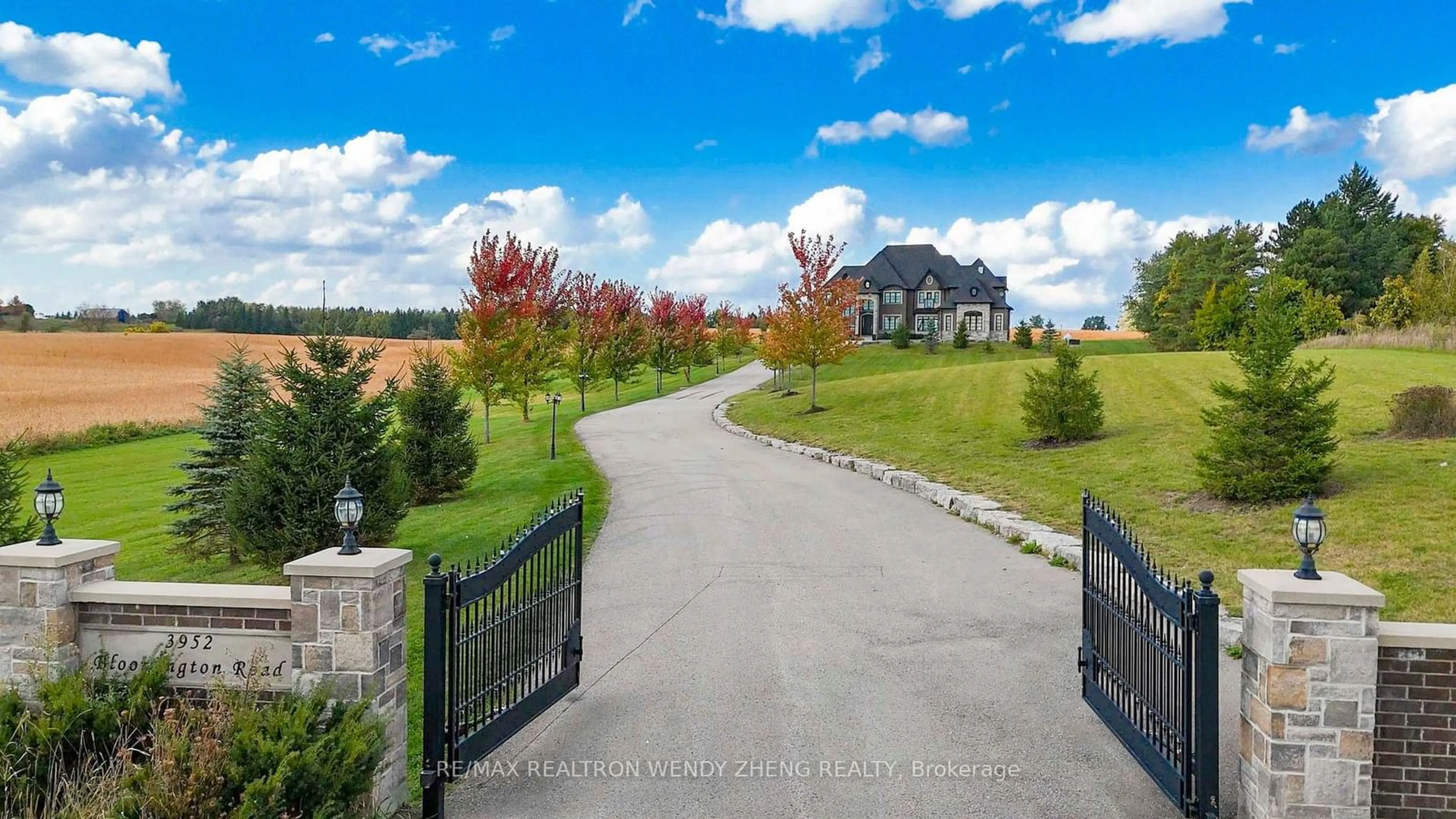 Fenced yard for 3952 Bloomington Rd, Whitchurch-Stouffville Ontario L4A 7X5