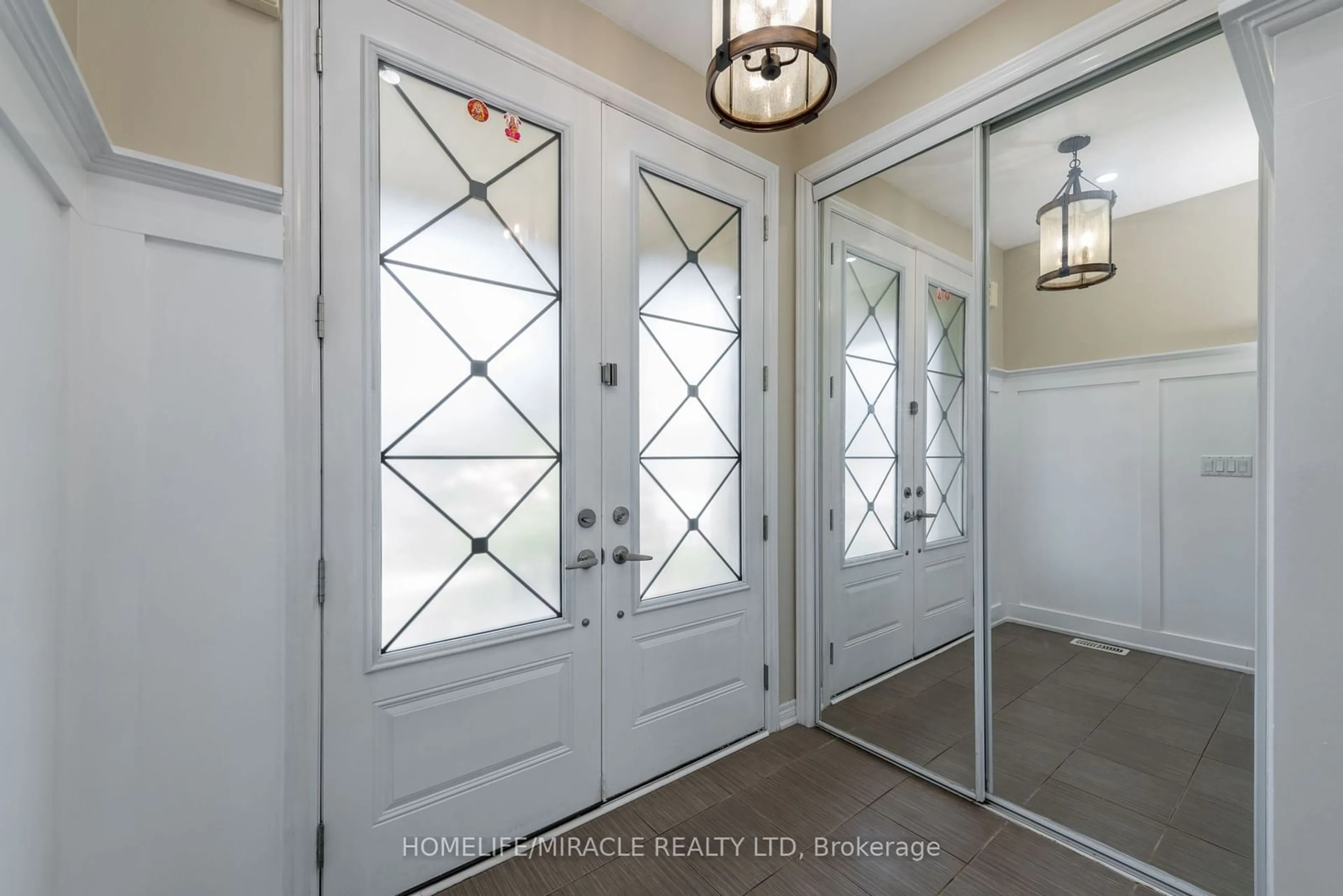 Indoor entryway for 30 Michaelis St, New Tecumseth Ontario L9R 0M8