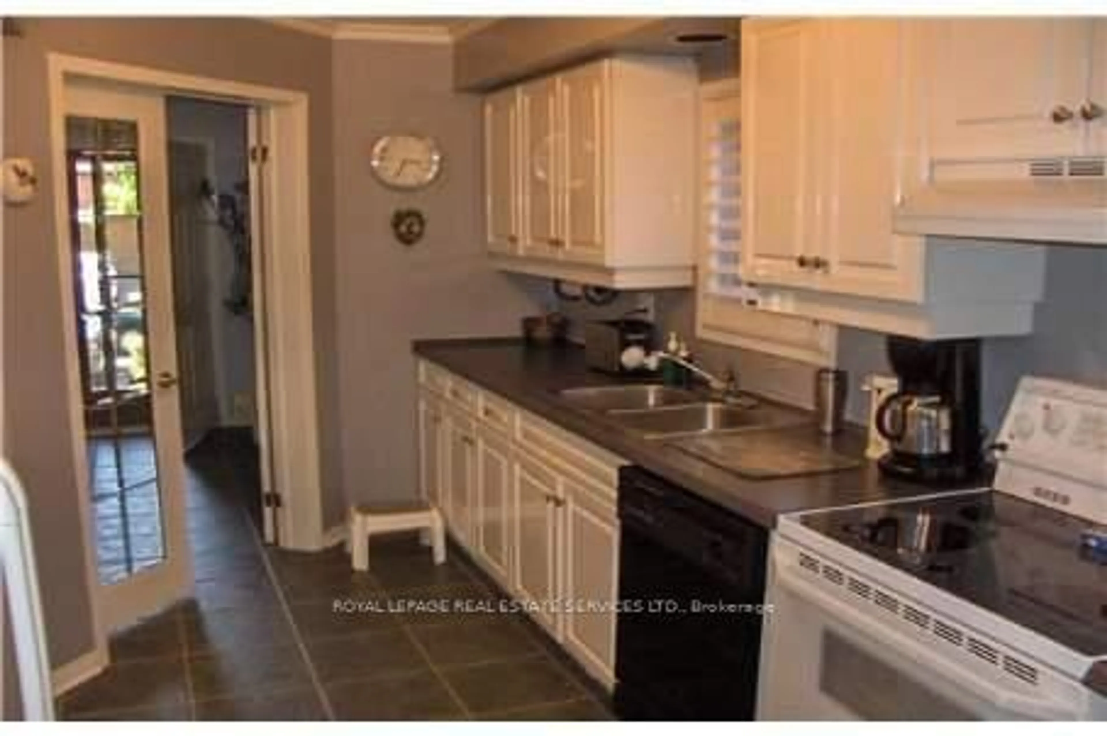 Kitchen for 192 Green Briar Rd, New Tecumseth Ontario L9R 1Y1