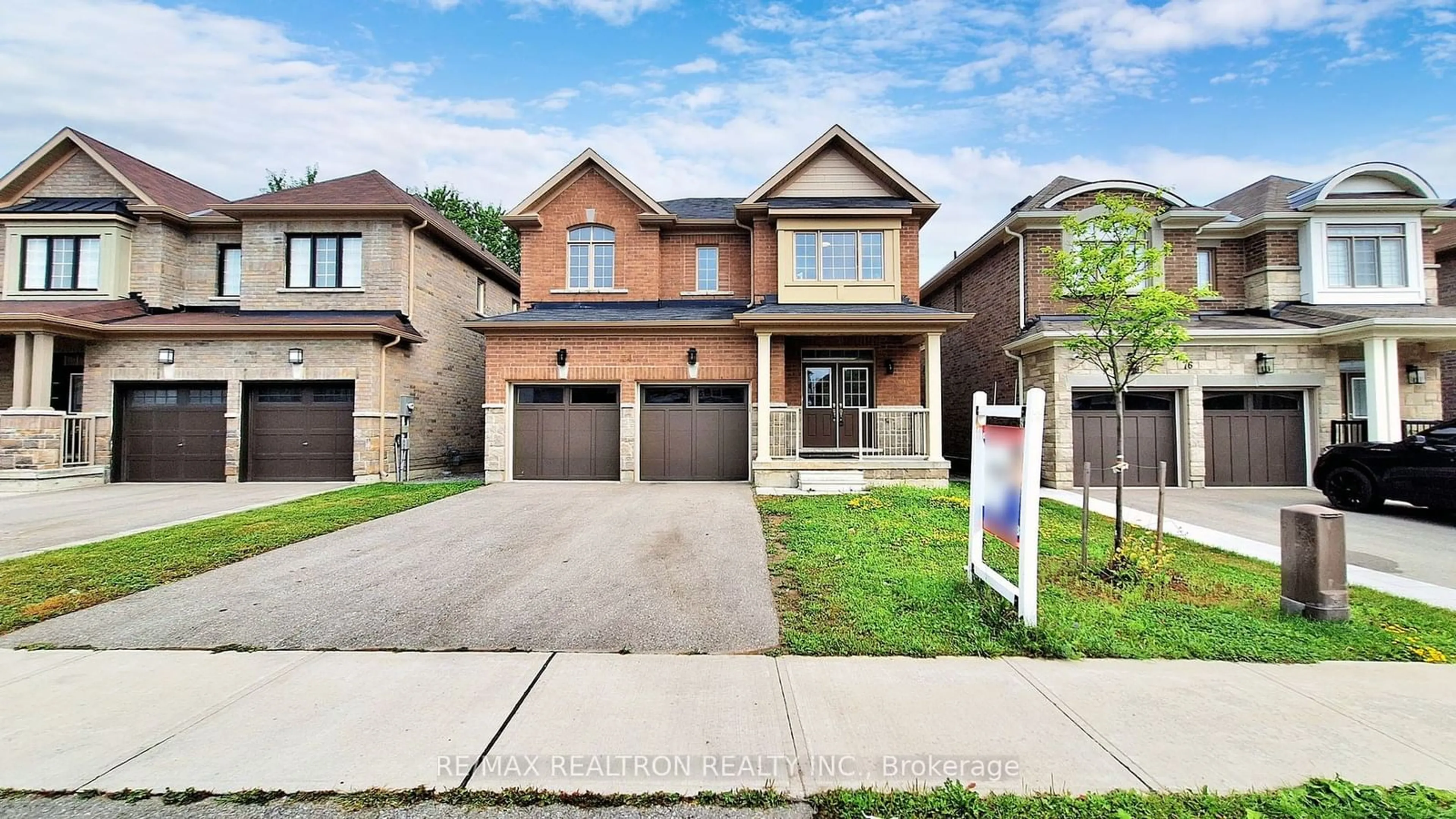 Home with brick exterior material for 74 Robb Thompson Rd, East Gwillimbury Ontario L0G 1M0