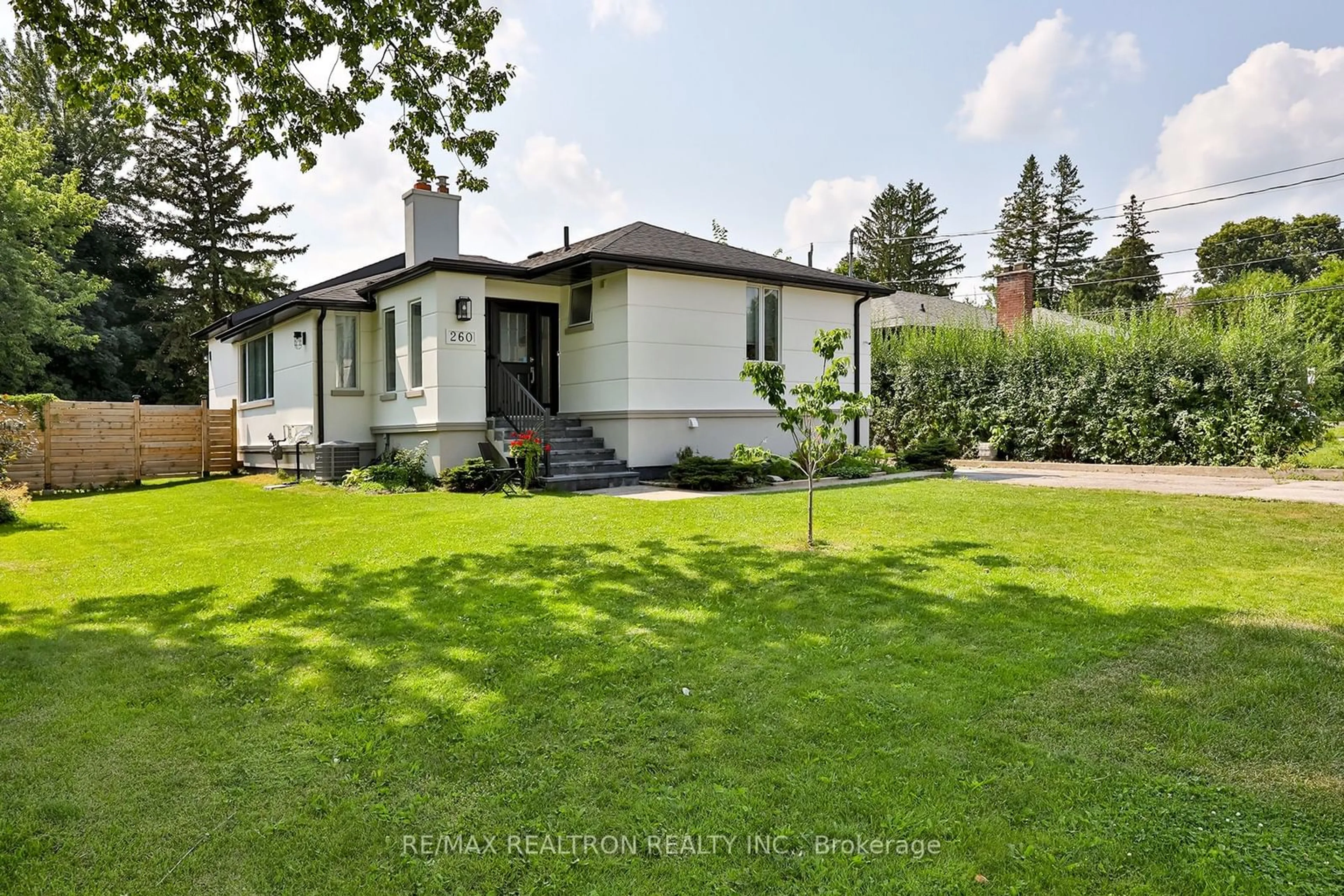 Frontside or backside of a home for 260 Ruggles Ave, Richmond Hill Ontario L4C 1Y7