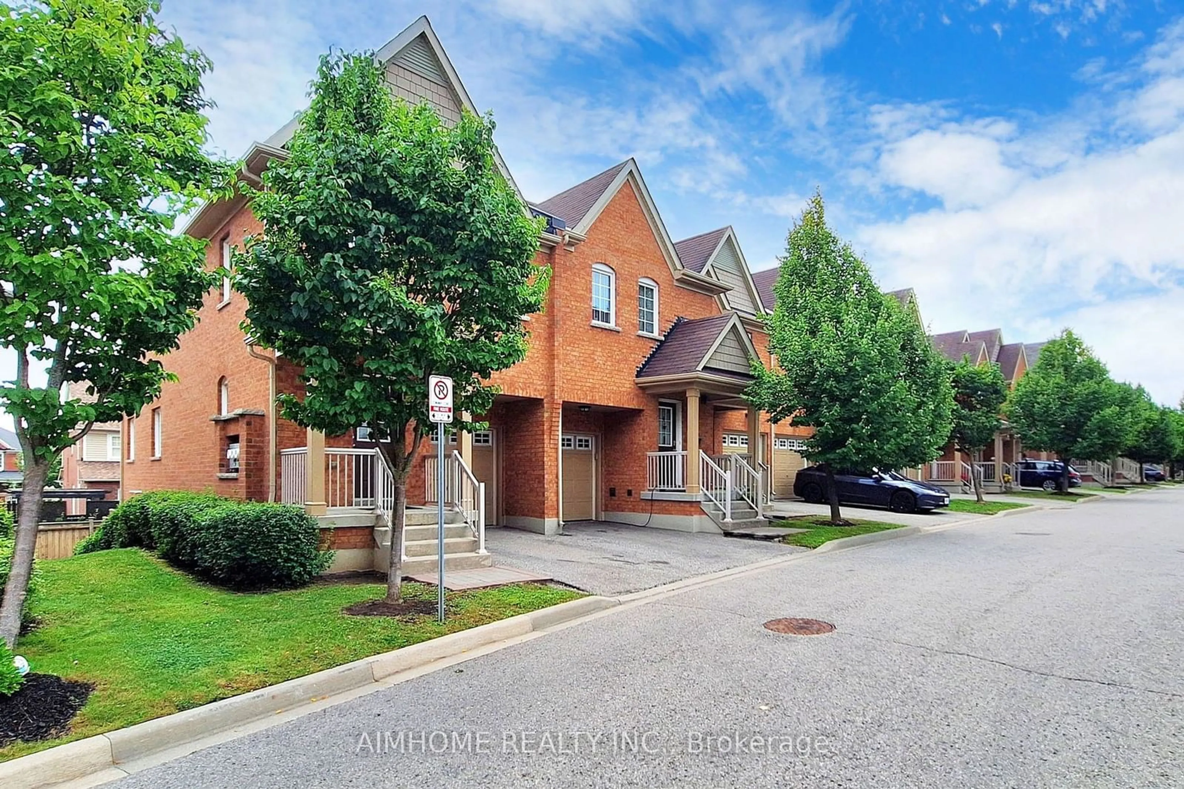 A pic from exterior of the house or condo for 35 Edwin Pearson St, Aurora Ontario L4G 0S1