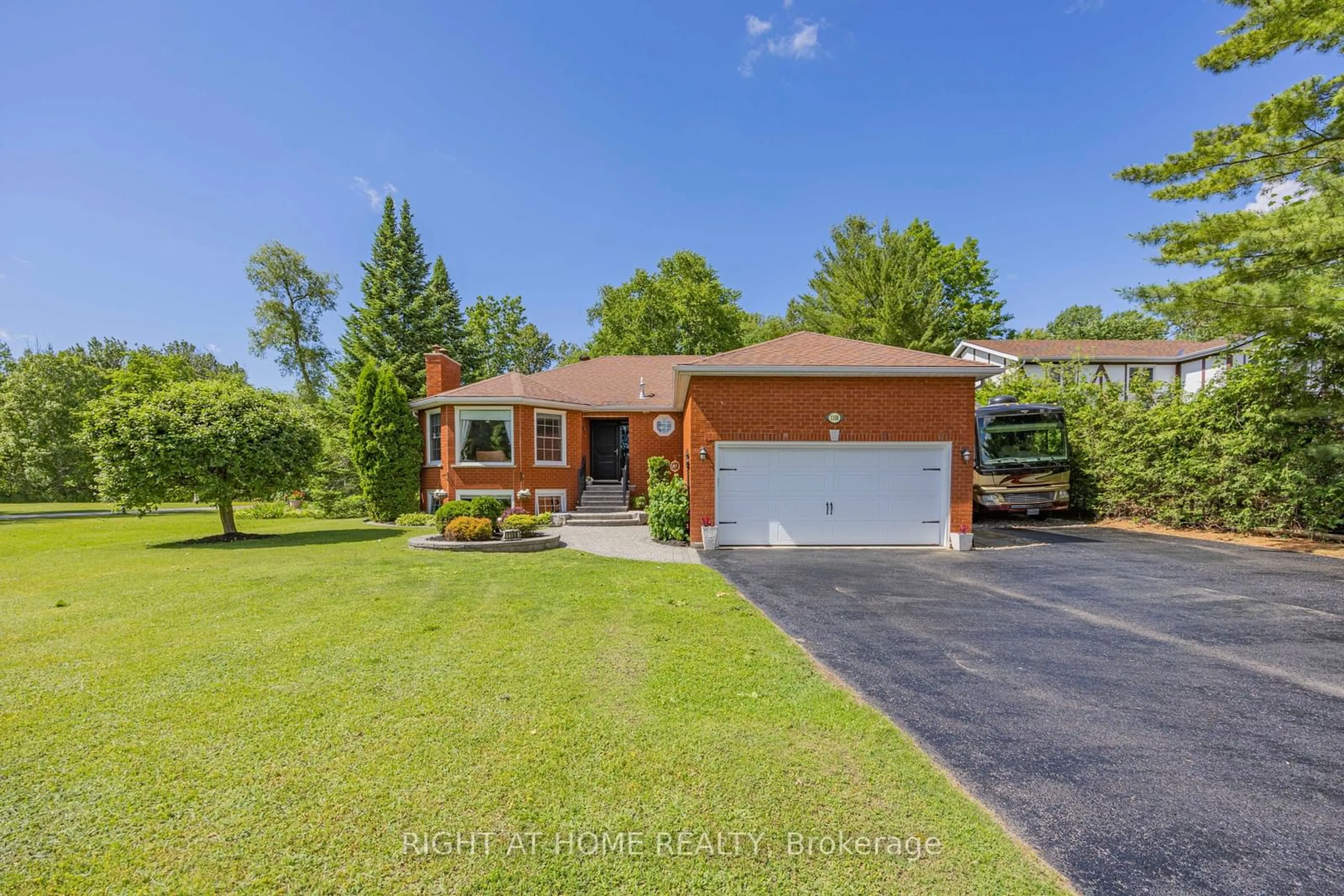 Frontside or backside of a home for 1108 Goshen Rd, Innisfil Ontario L9S 2M5