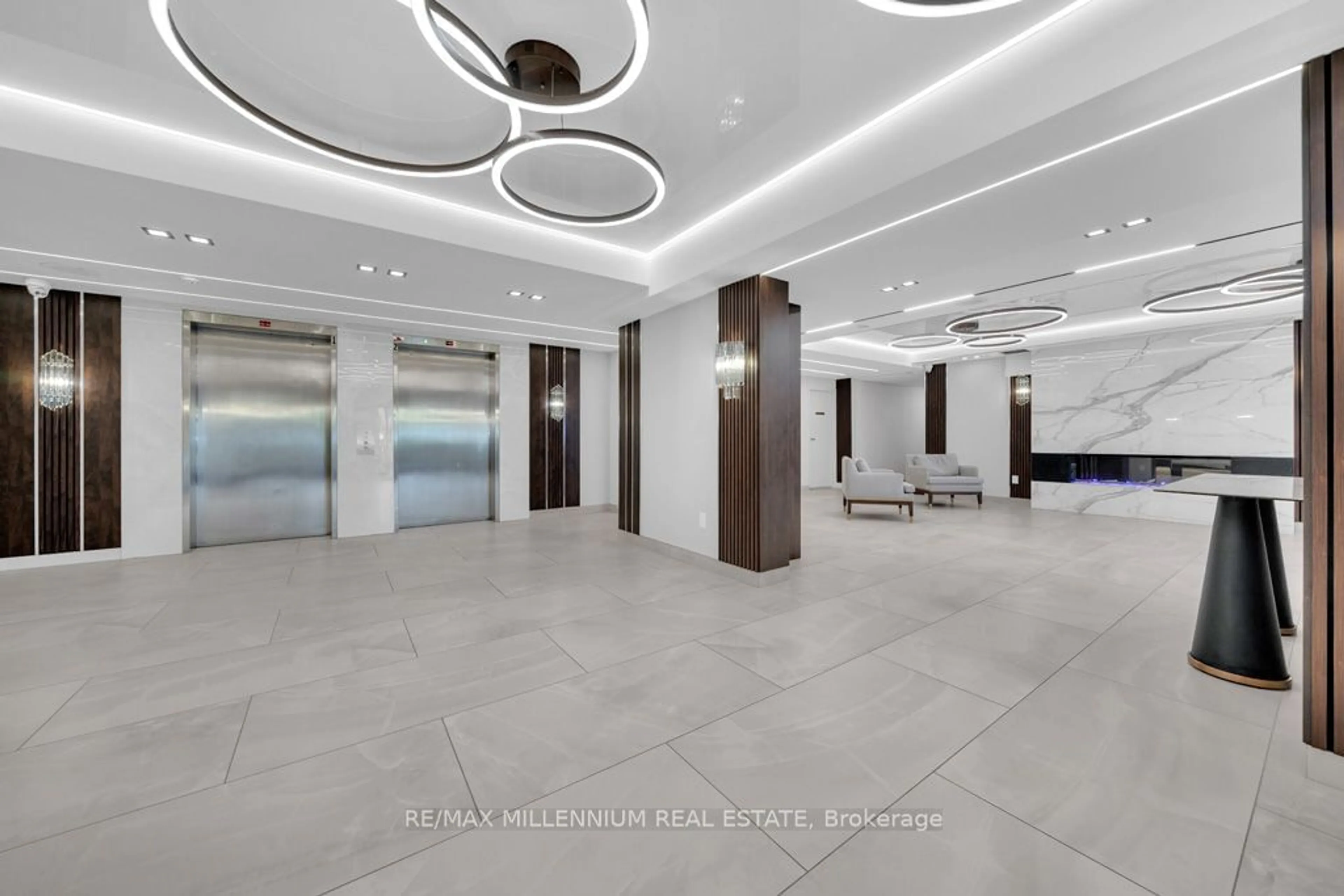 Indoor lobby for 30 Harding Blvd #1008, Richmond Hill Ontario L4C 9M3