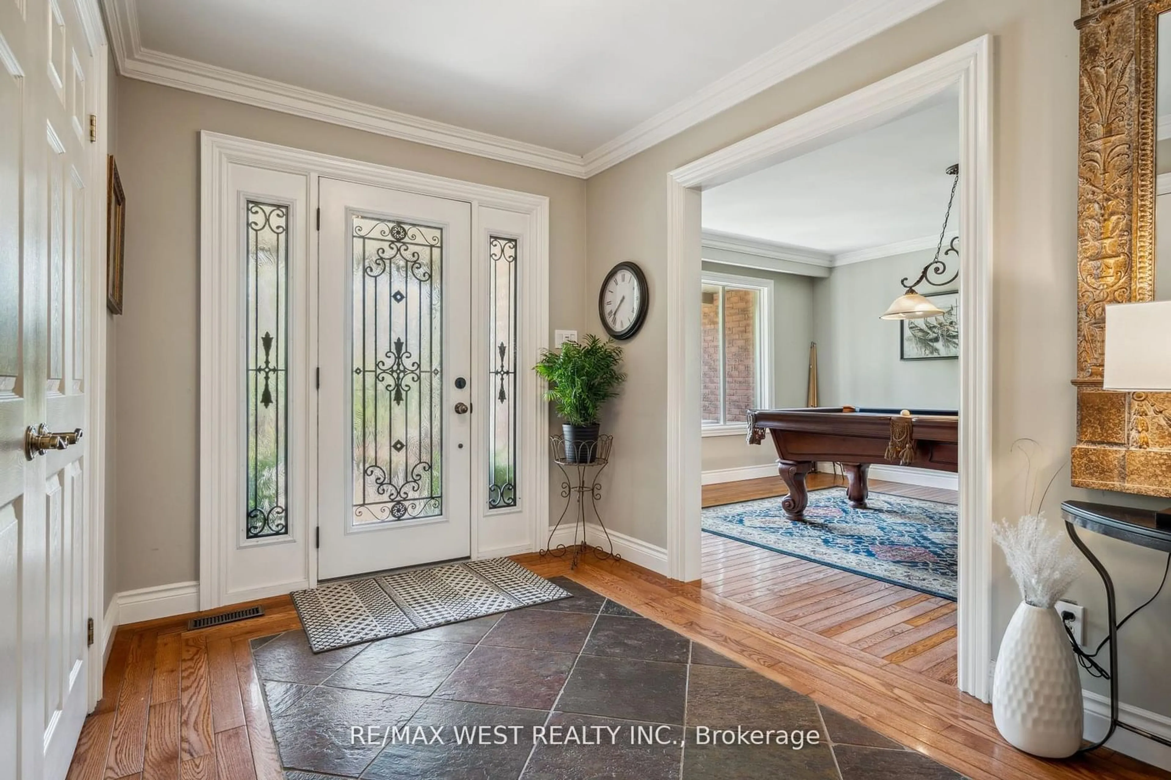 Indoor entryway, wood floors for 1910 18th Sdrd, New Tecumseth Ontario L0G 1W0