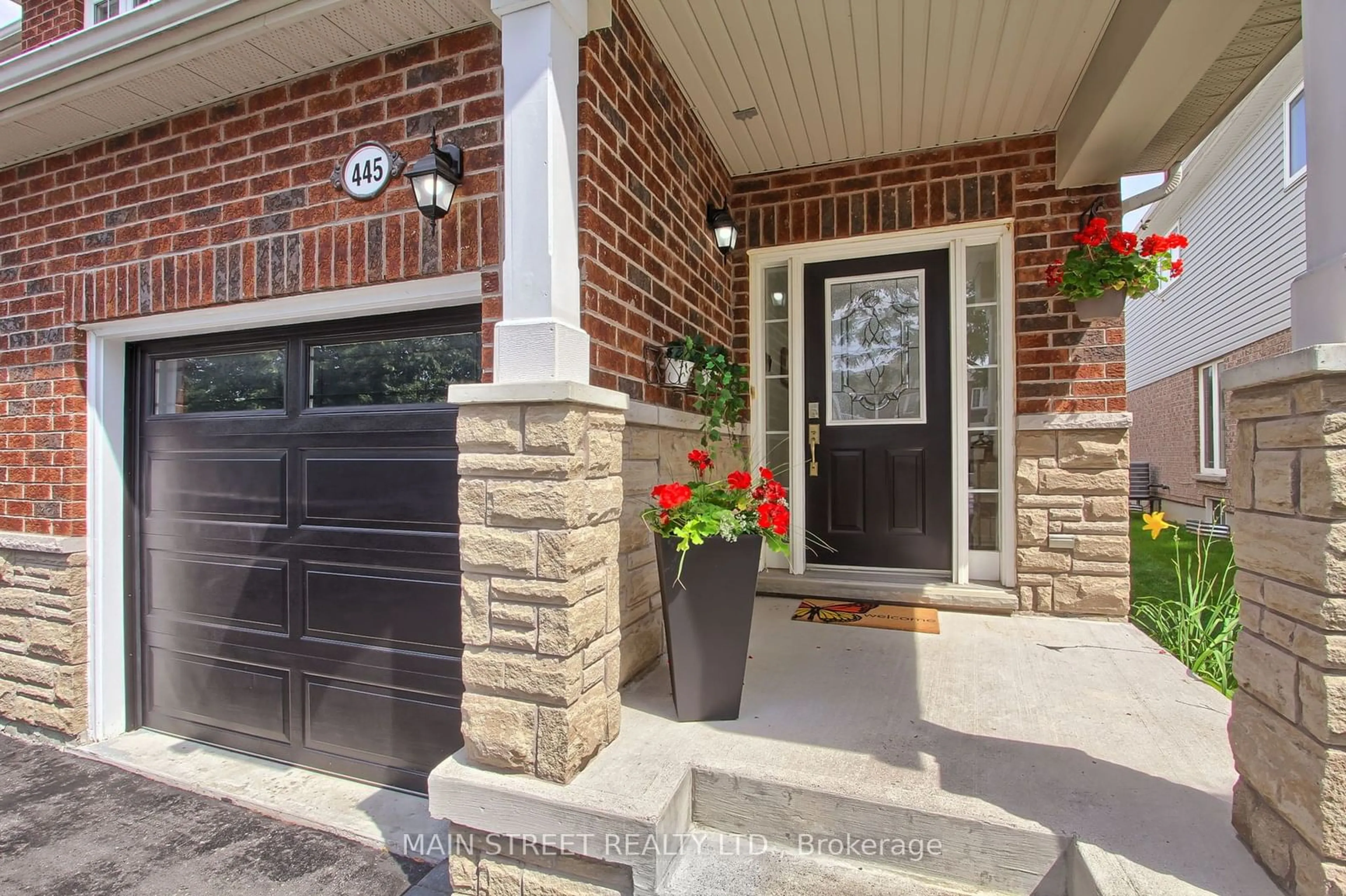 Home with brick exterior material for 445 Sydor Crt, Newmarket Ontario L3X 2Y6