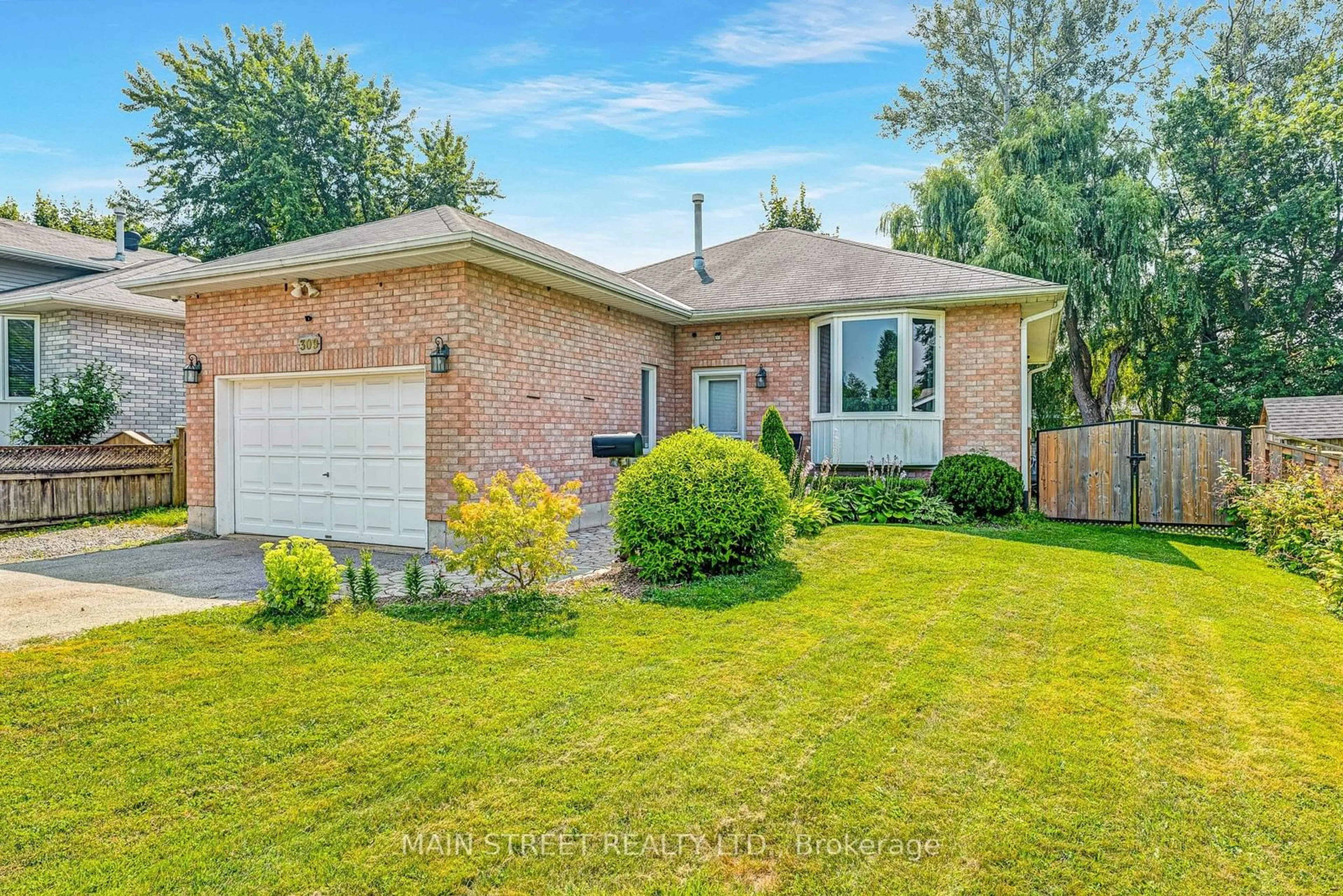 Frontside or backside of a home for 309 Tampa Dr, Georgina Ontario L4P 3A3