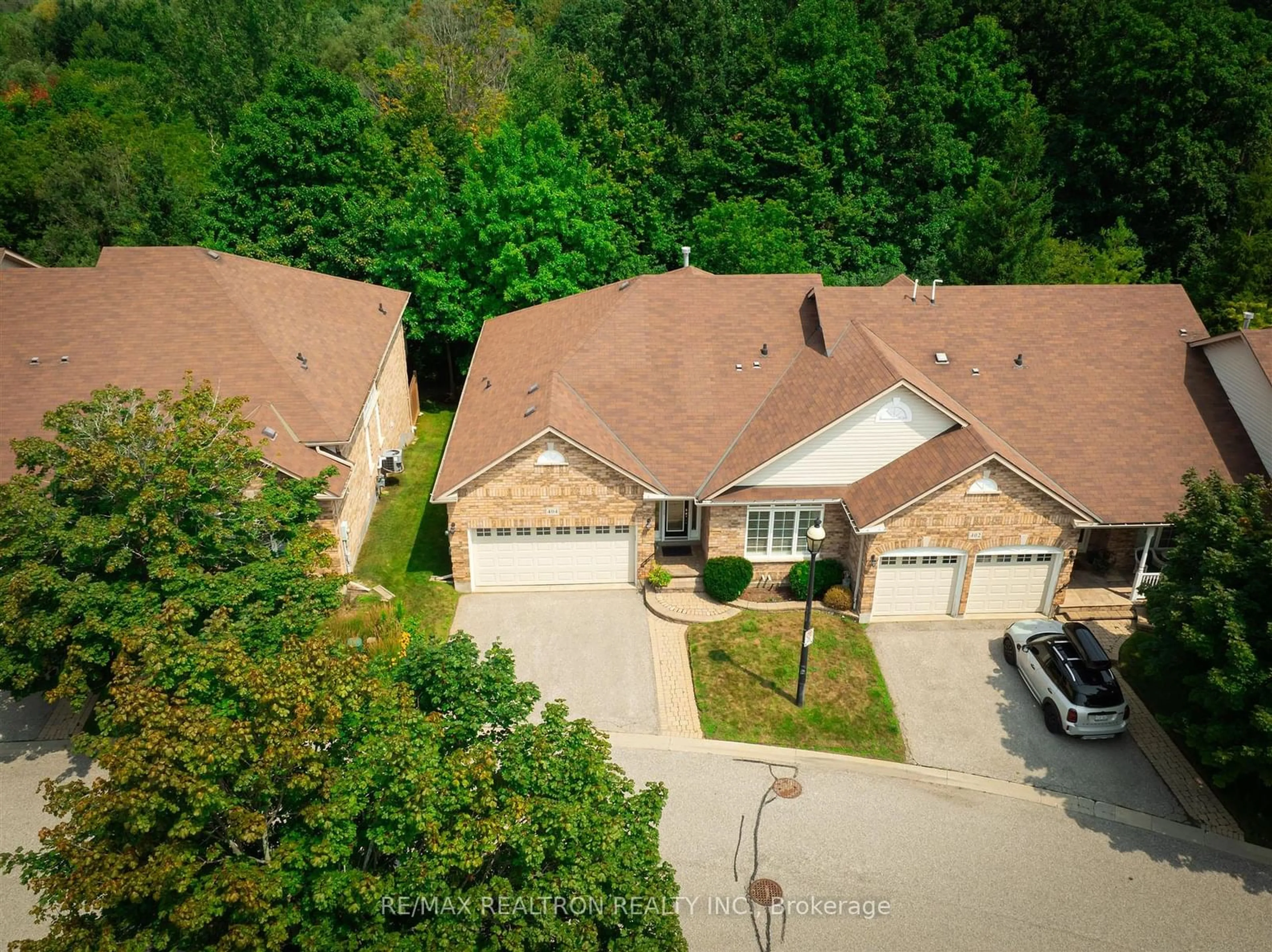 Frontside or backside of a home for 404 Morley Cook Cres, Newmarket Ontario L3X 2M3