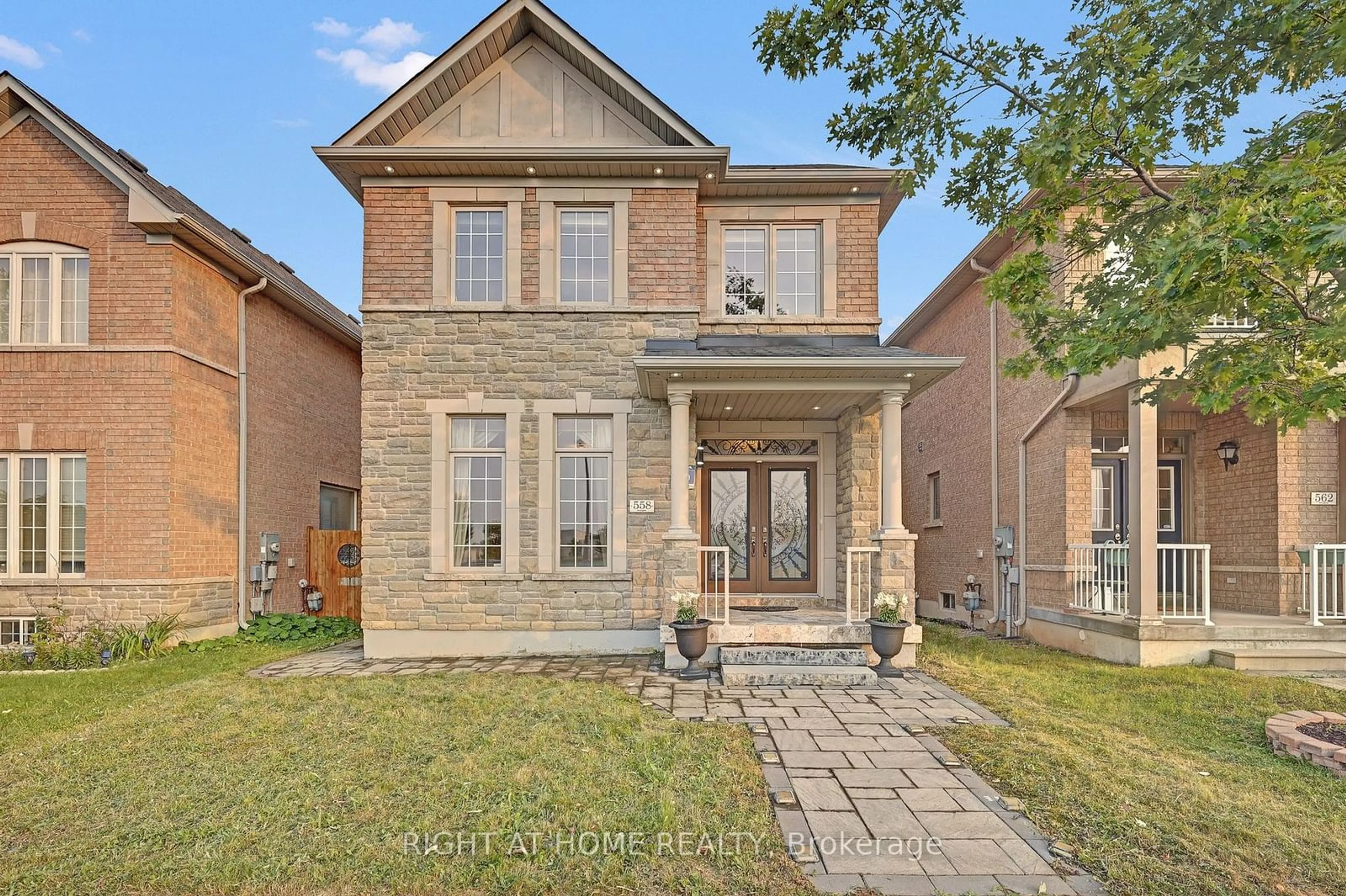 Home with brick exterior material for 558 HOOVER PARK Dr, Whitchurch-Stouffville Ontario L4A 0S8