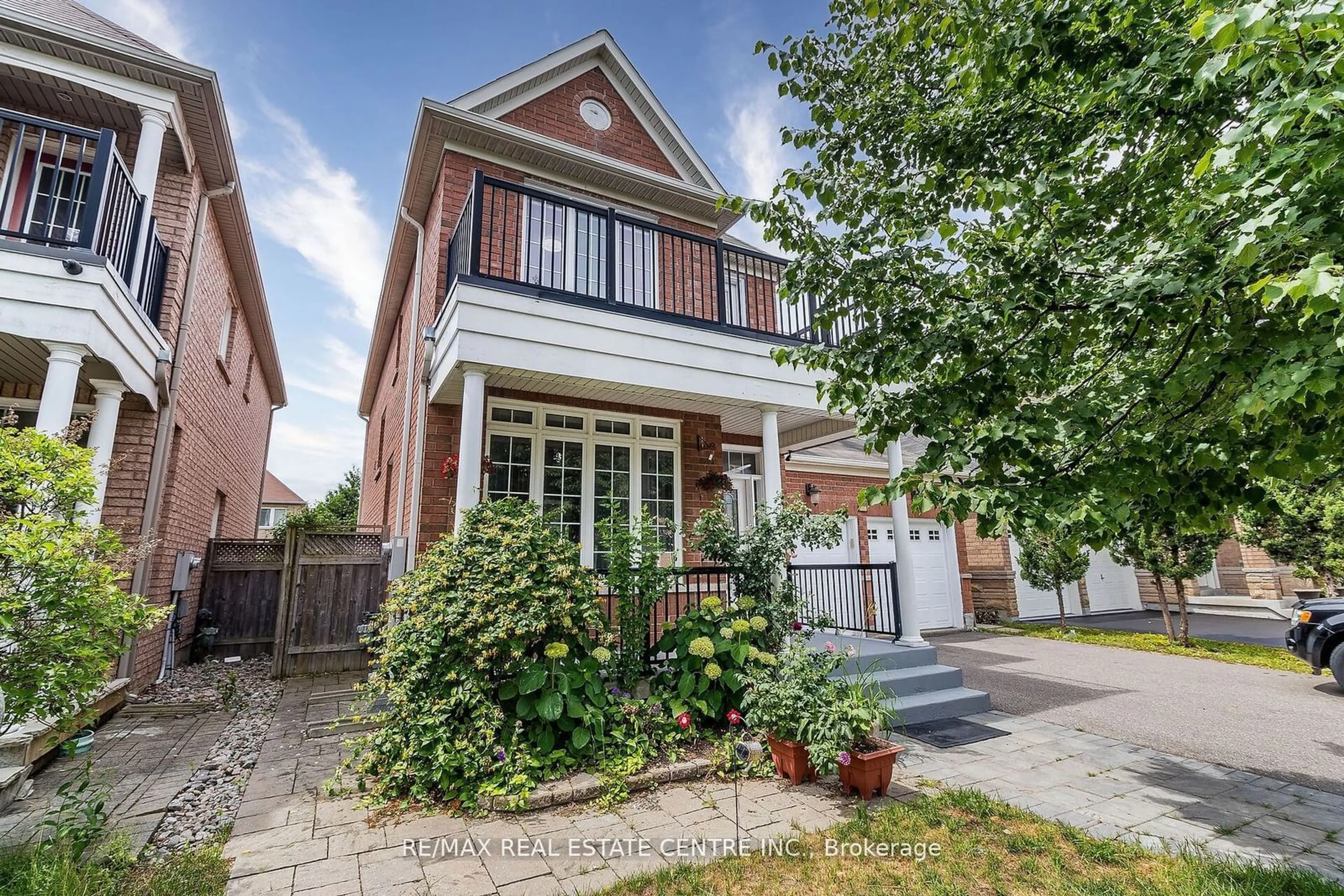 Home with brick exterior material for 121 Stonechurch Cres, Markham Ontario L6B 0J1