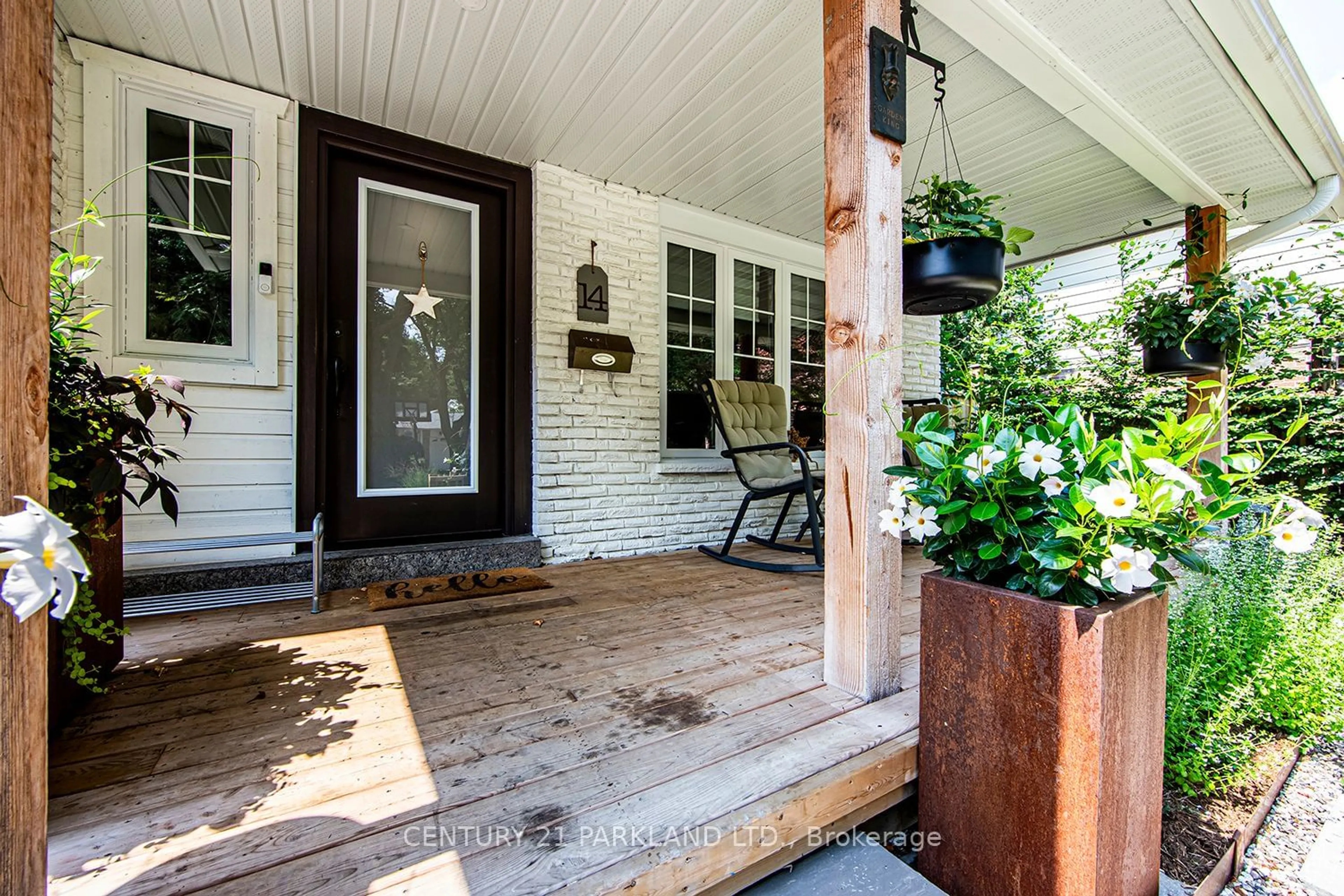 Indoor entryway for 14 SIR PELLIAS Terr, Markham Ontario L3P 2Z8