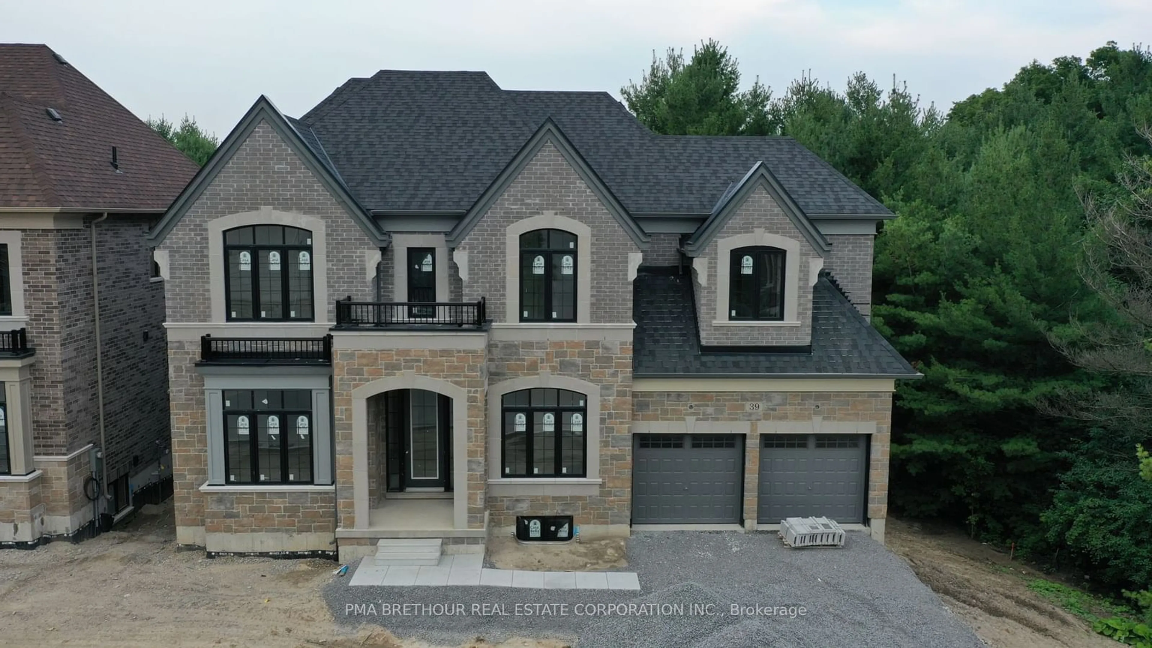 Home with brick exterior material for 39 Bush Ridges Ave, Richmond Hill Ontario L4E 0P1