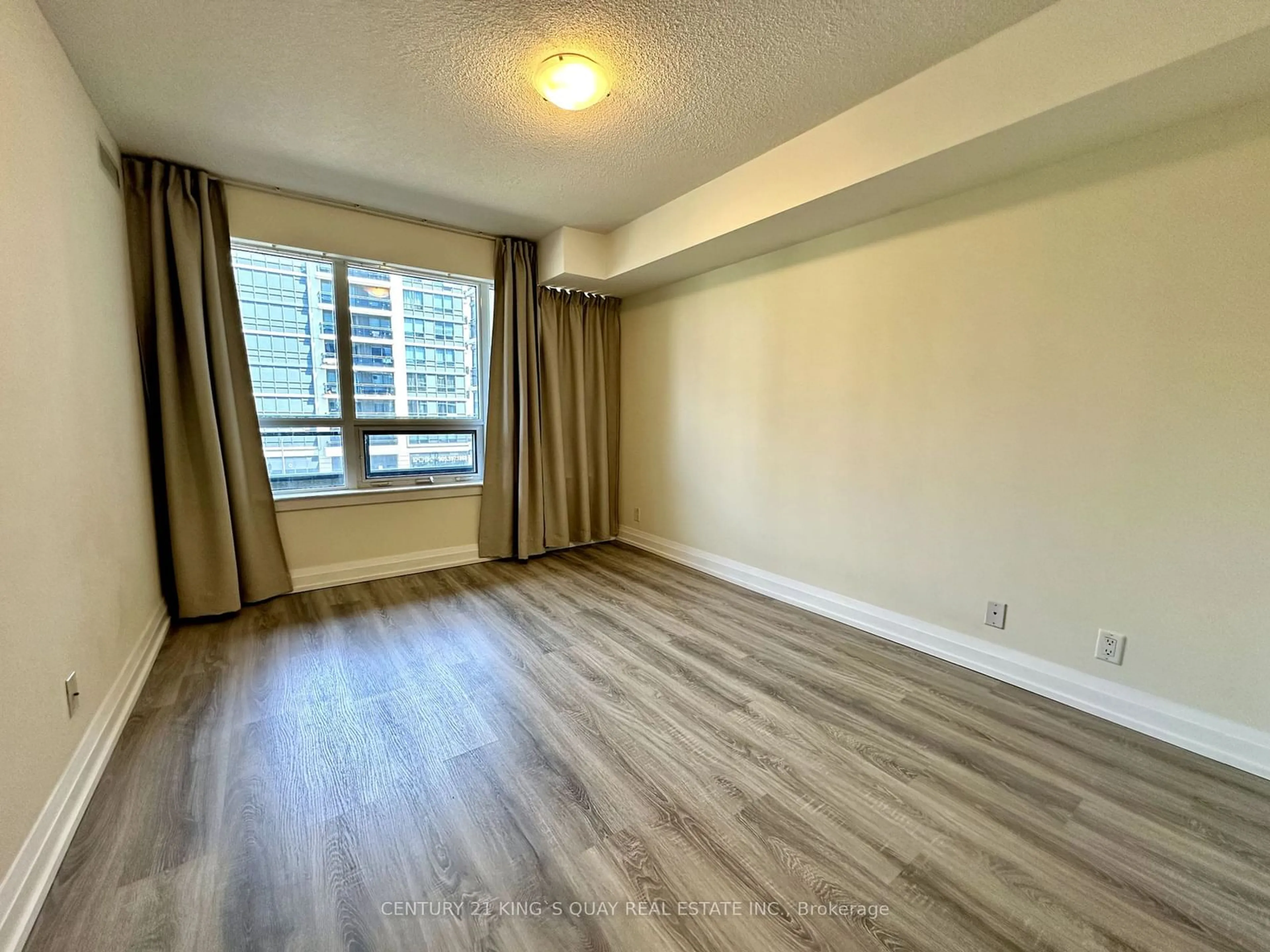 A pic of a room for 370 Highway 7 #327, Richmond Hill Ontario L4B 1A7