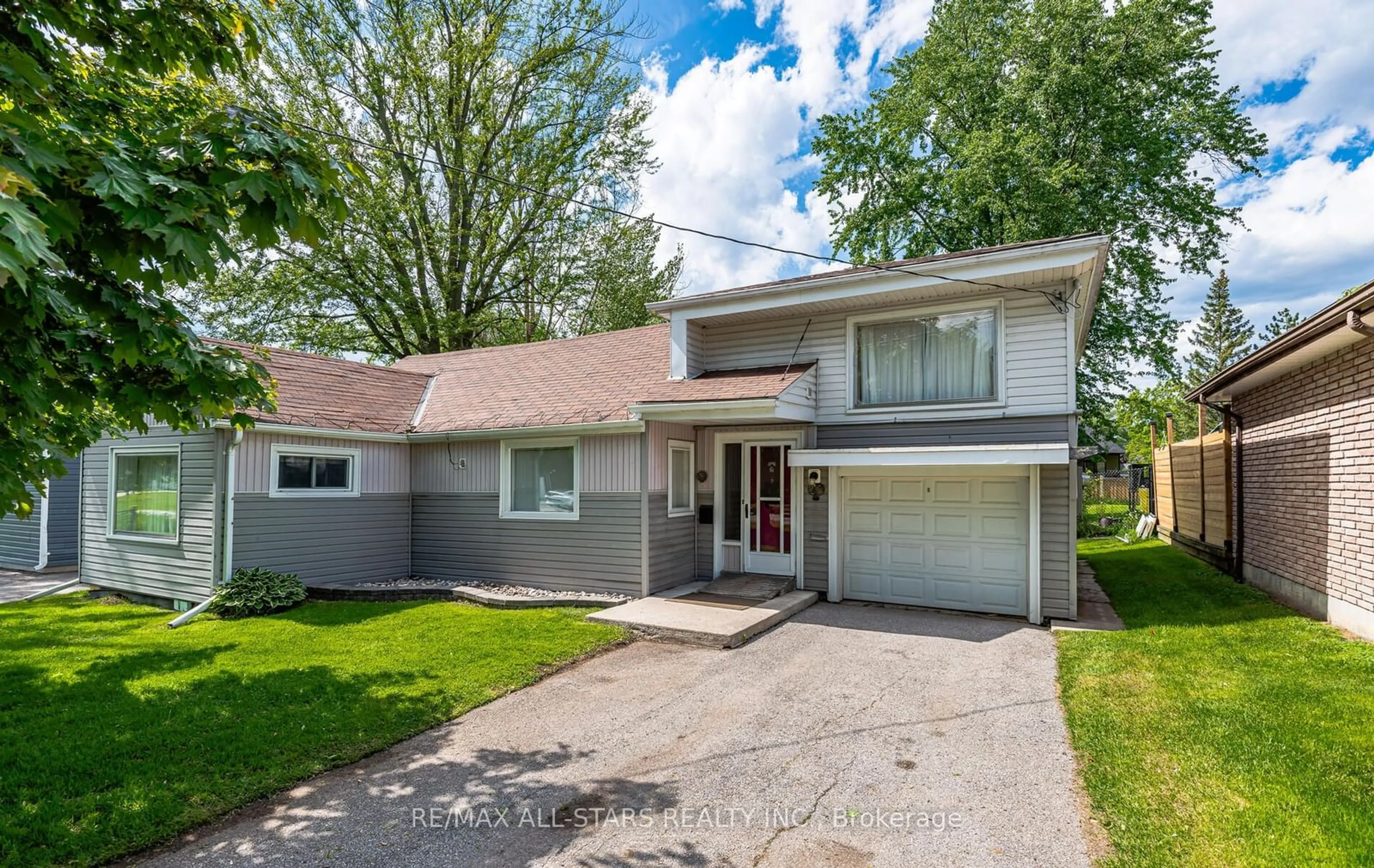 Frontside or backside of a home for 236 Shorecrest Rd, Georgina Ontario L4P 1H9