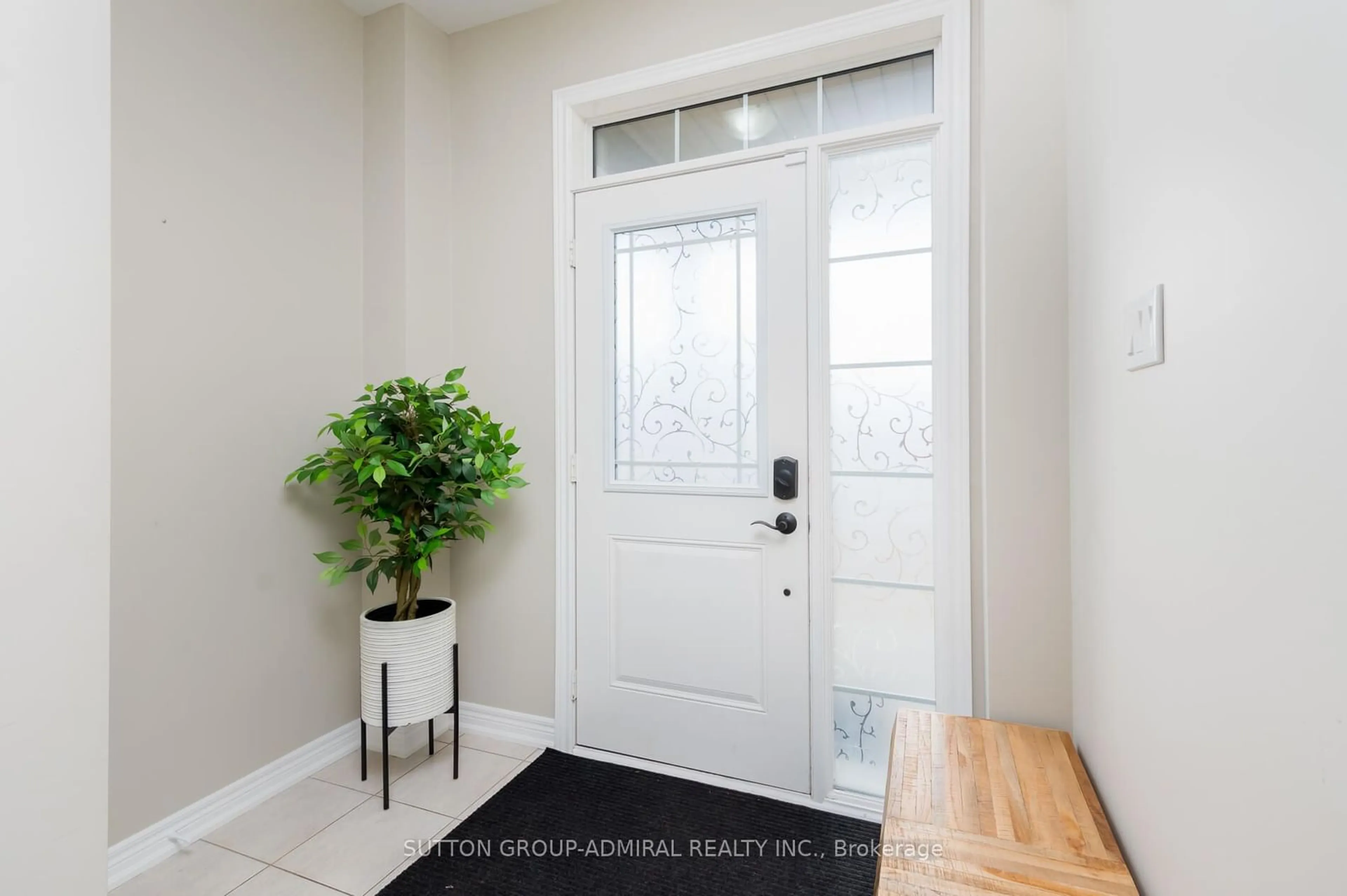 Indoor entryway, wood floors for 10 Mandley St, Essa Ontario L0M 1B4