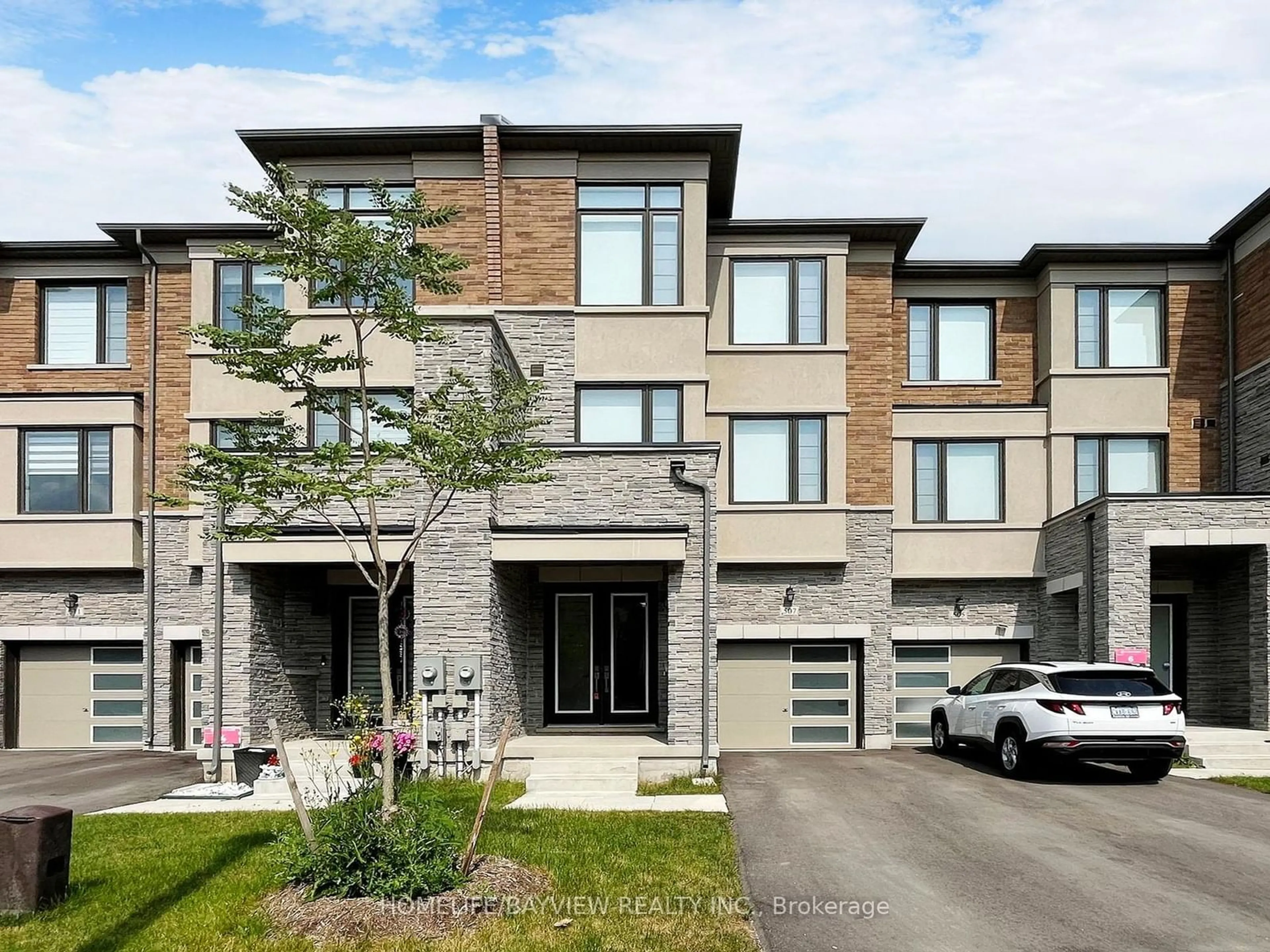 A pic from exterior of the house or condo for 507 New England Crt, Newmarket Ontario L3X 2Z1