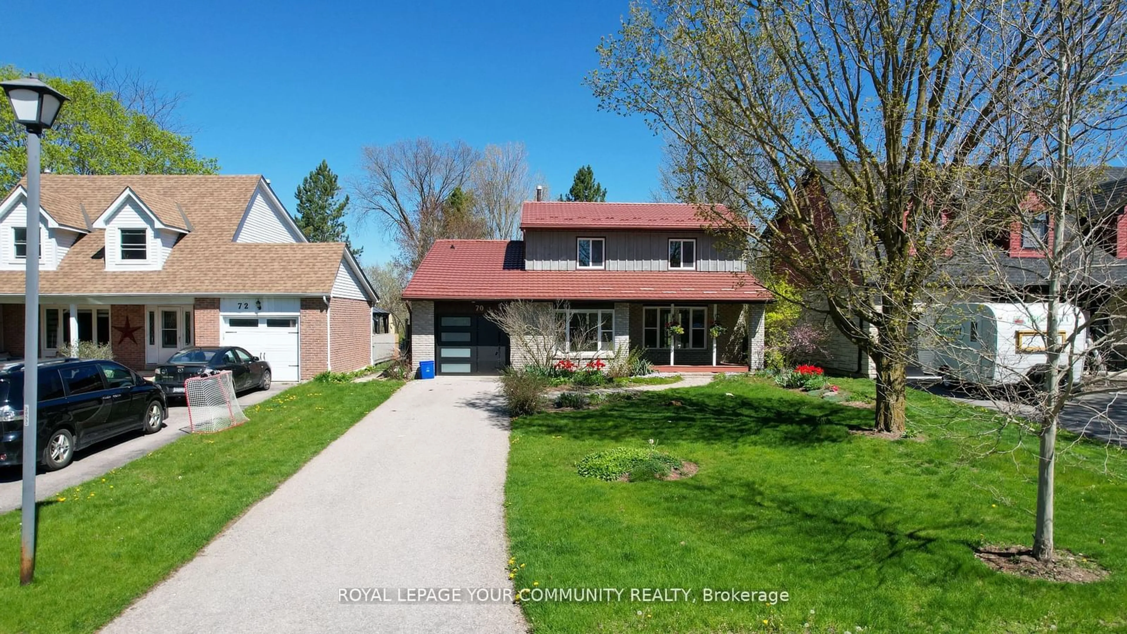 Frontside or backside of a home, the street view for 70 Shannon Rd, East Gwillimbury Ontario L0G 1M0