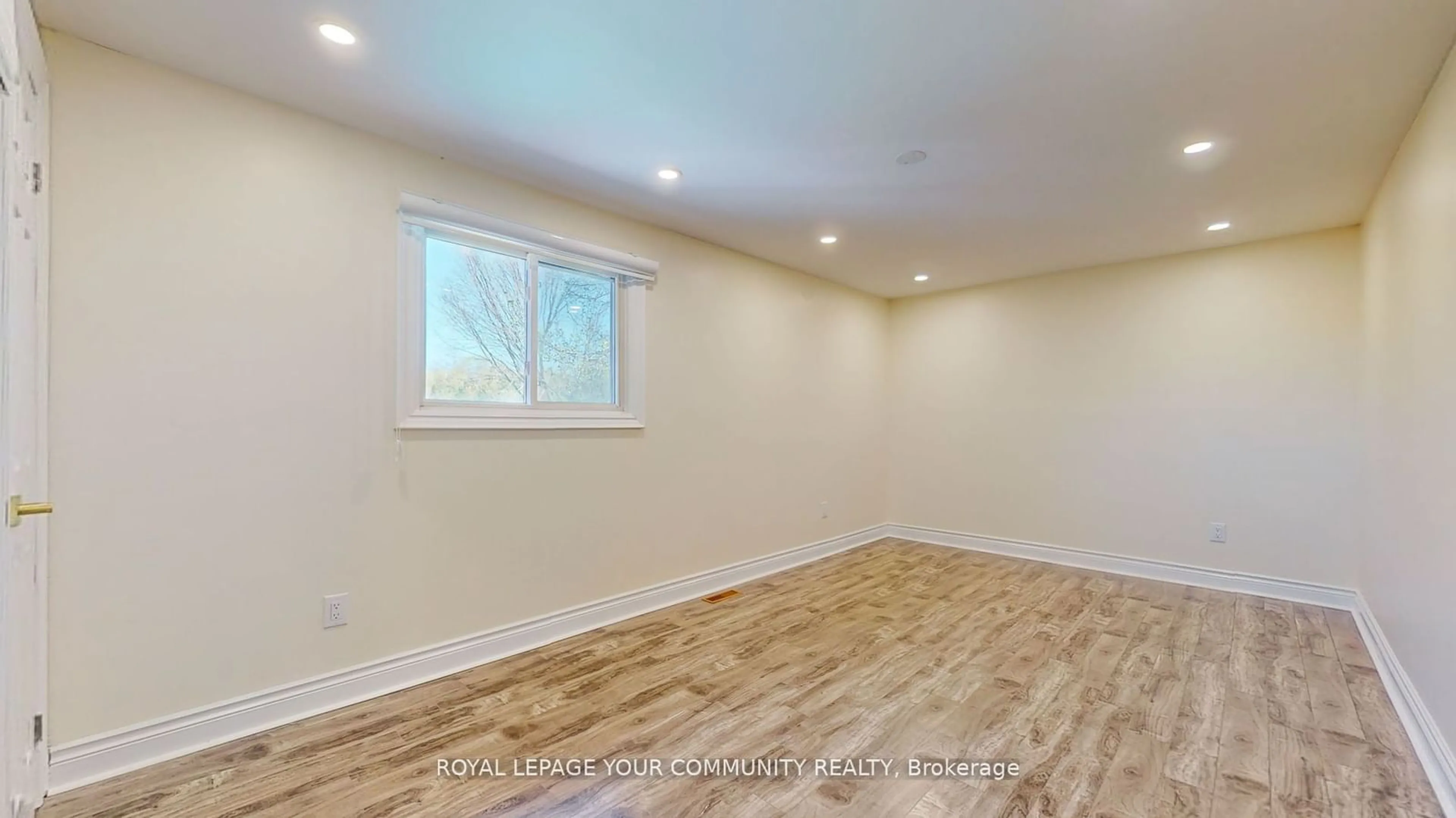 A pic of a room, wood floors for 70 Shannon Rd, East Gwillimbury Ontario L0G 1M0