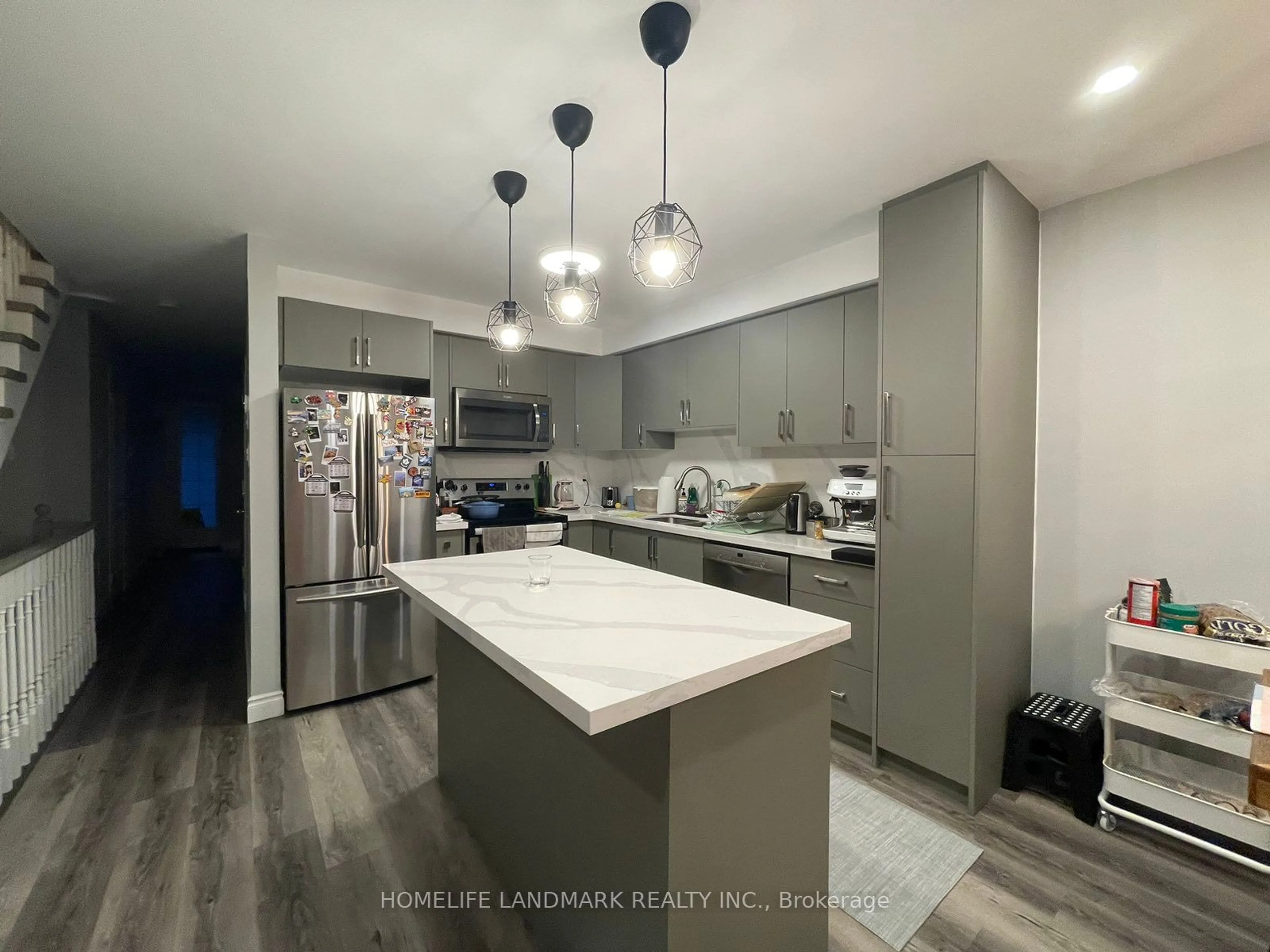 Contemporary kitchen for 86 Tania Cres #4, Vaughan Ontario L6A 2M8