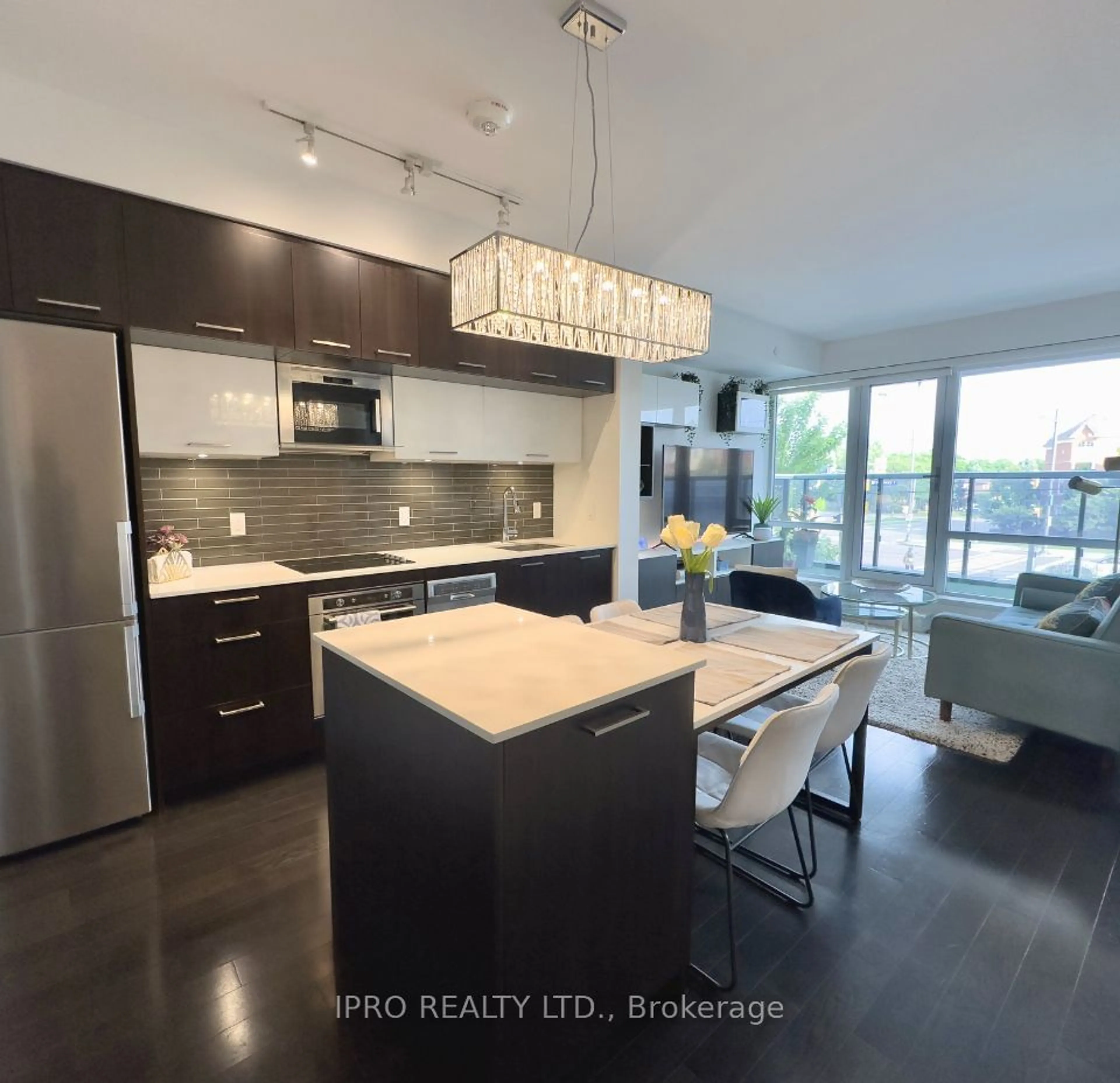 Contemporary kitchen for 4800 Highway 7 Rd #219, Vaughan Ontario L4L 1H8