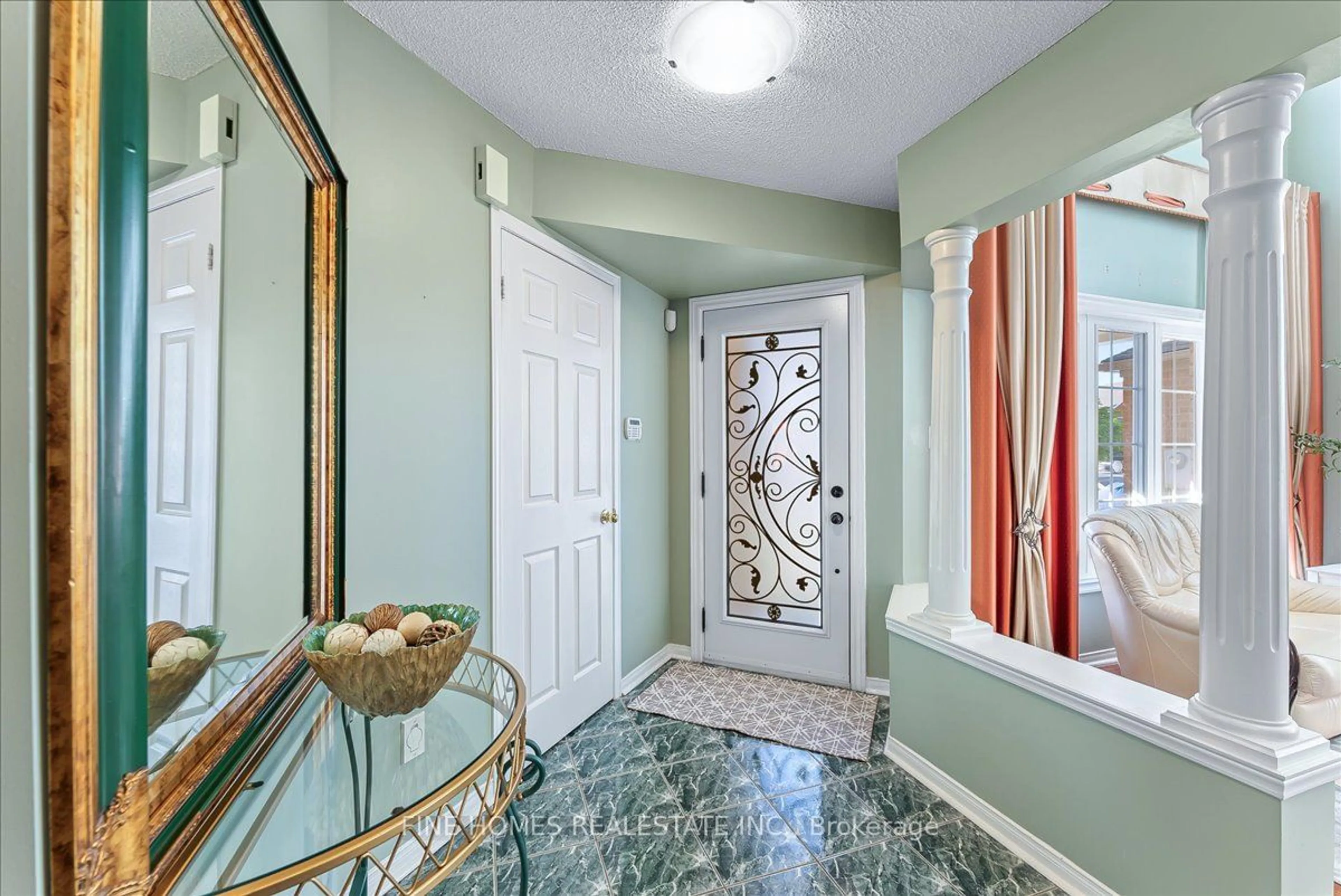 Indoor entryway for 22 Hawker Rd, Vaughan Ontario L6A 2H6