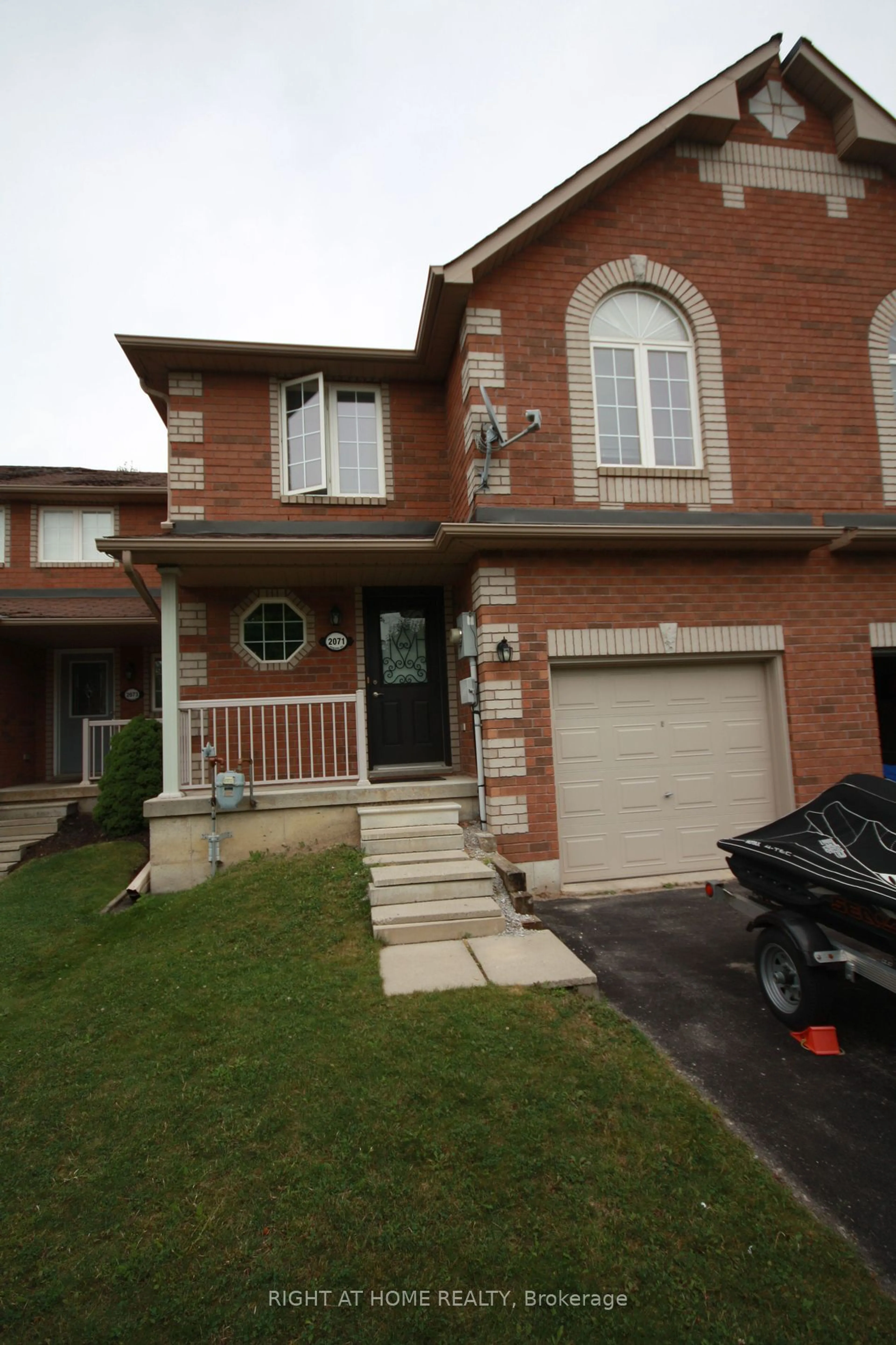 A pic from exterior of the house or condo for 2071 Osbond Rd, Innisfil Ontario L9S 0B6