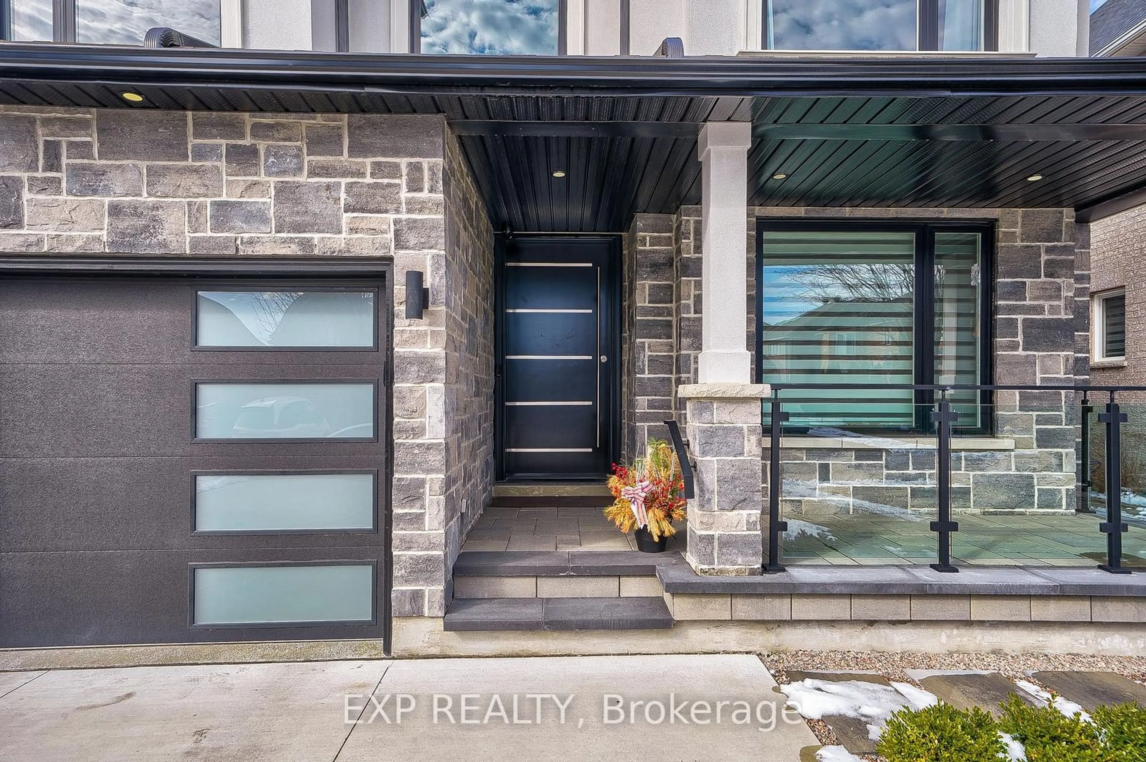 Indoor entryway for 62 Red Ash Dr, Markham Ontario L3S 4B8