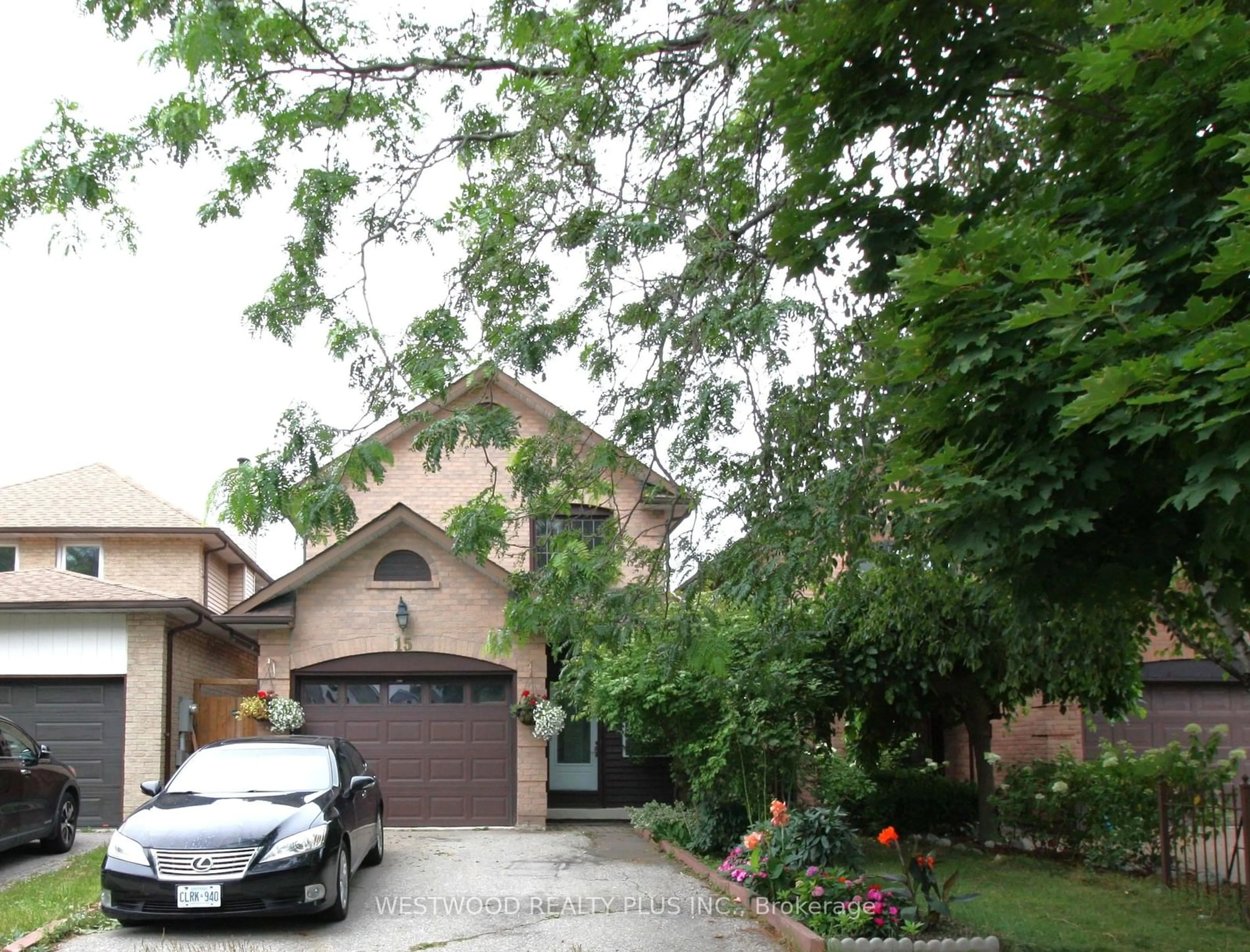 Frontside or backside of a home for 15 Esther Cres, Vaughan Ontario L4J 3J8