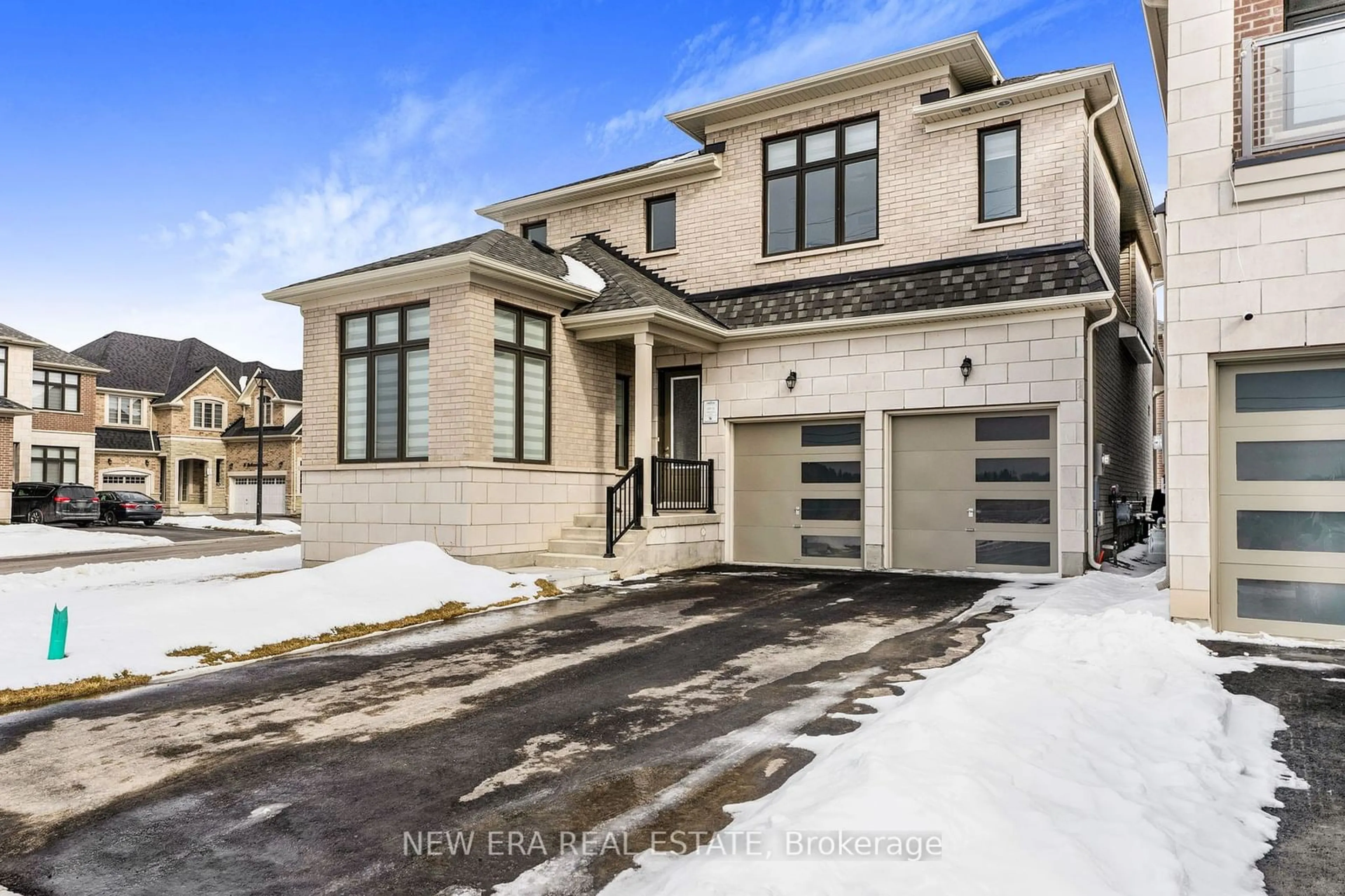 Frontside or backside of a home for 7 Ballanview Crt, Whitchurch-Stouffville Ontario L4A 7X4