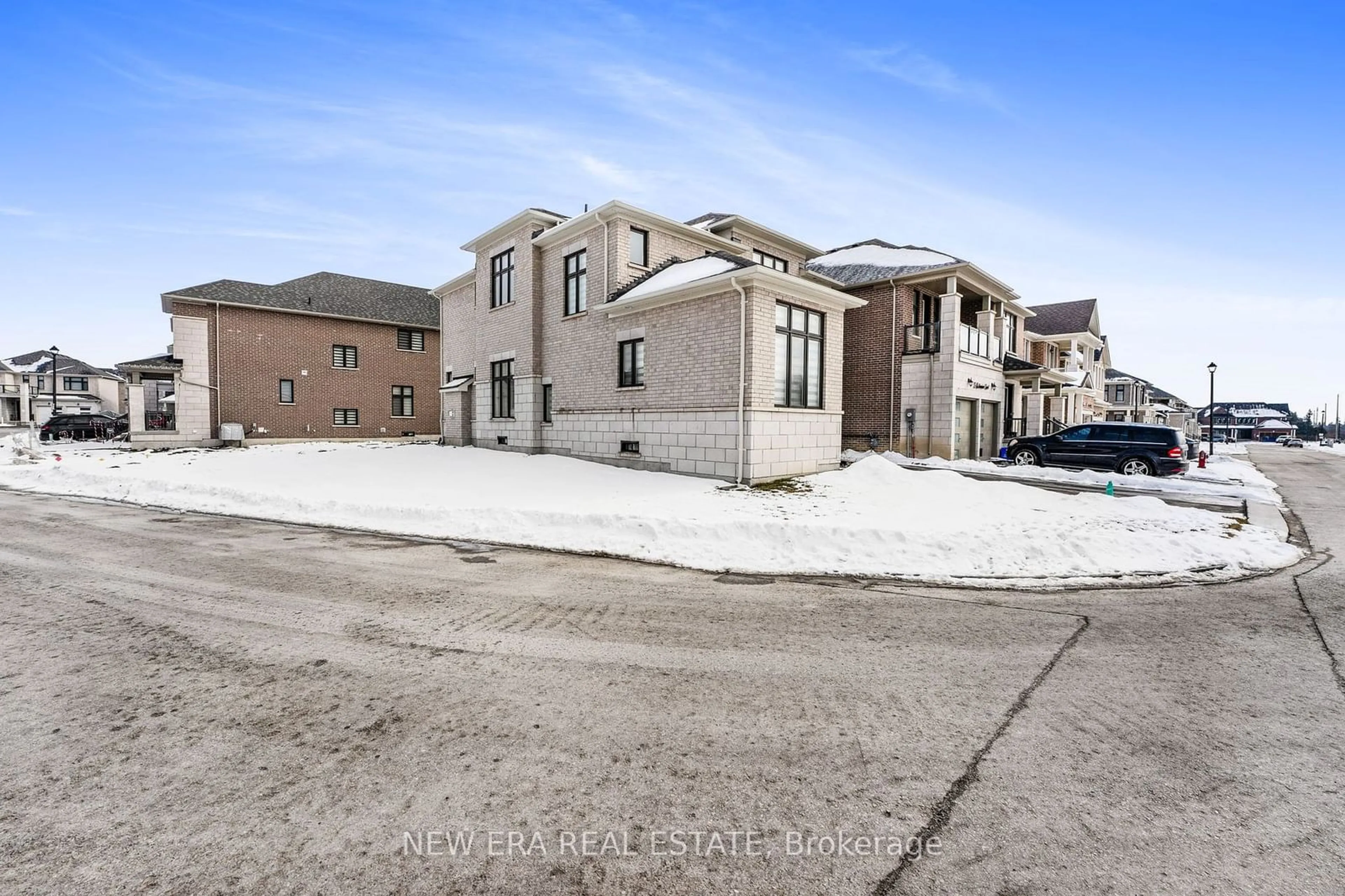 A pic from exterior of the house or condo for 7 Ballanview Crt, Whitchurch-Stouffville Ontario L4A 7X4