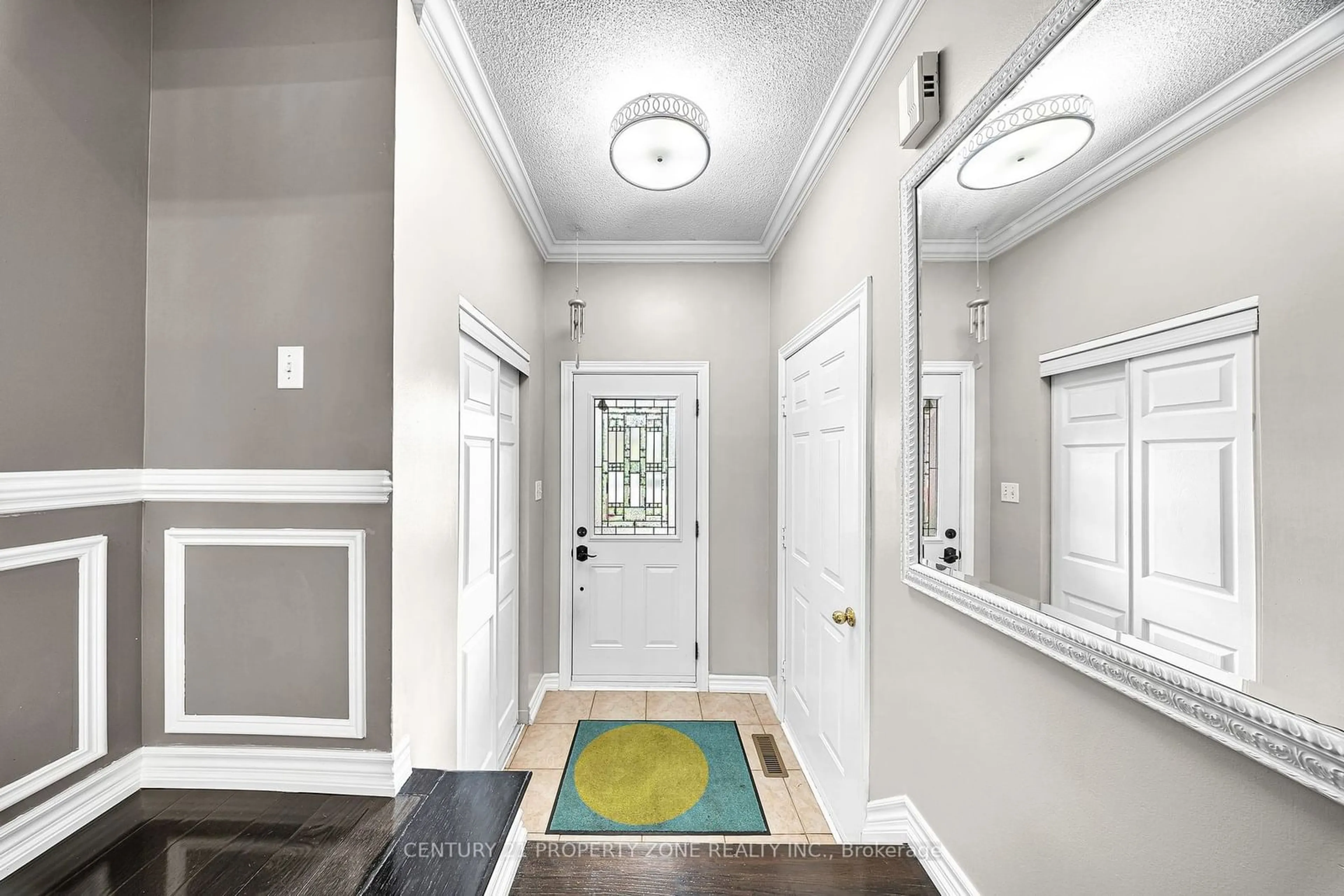 Indoor entryway for 30 Jensen Crt, Vaughan Ontario L6A 2T6