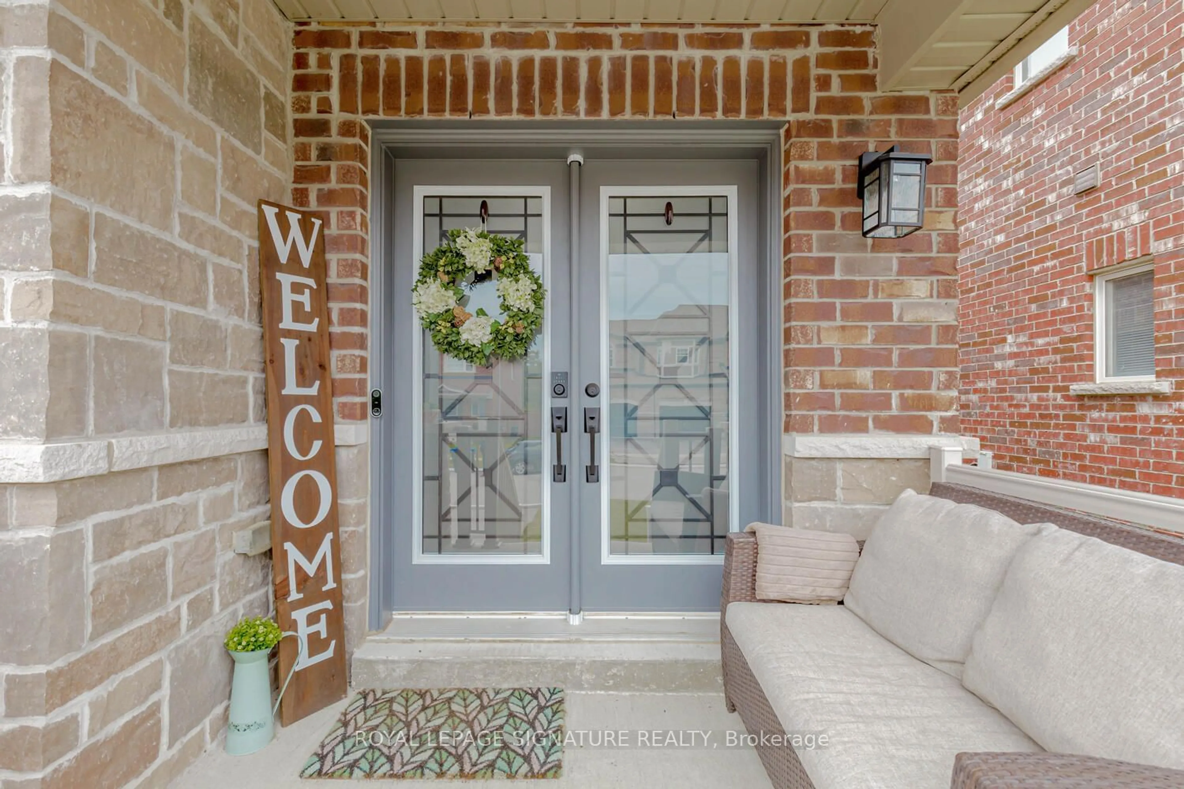 Indoor entryway for 1268 Bardeau St, Innisfil Ontario L9S 0K2