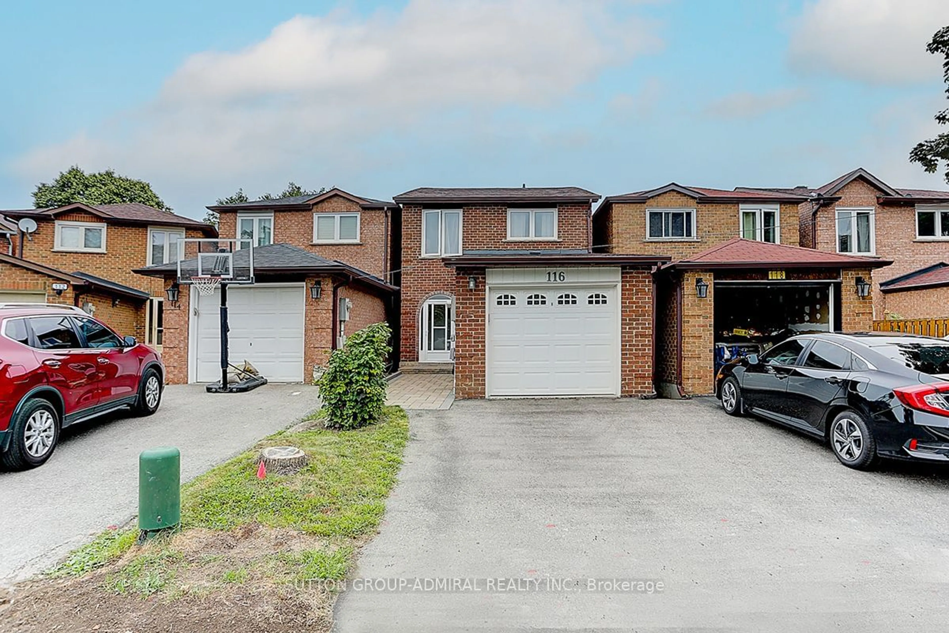 Frontside or backside of a home, the street view for 116 Rejane Cres, Vaughan Ontario L4J 5A3