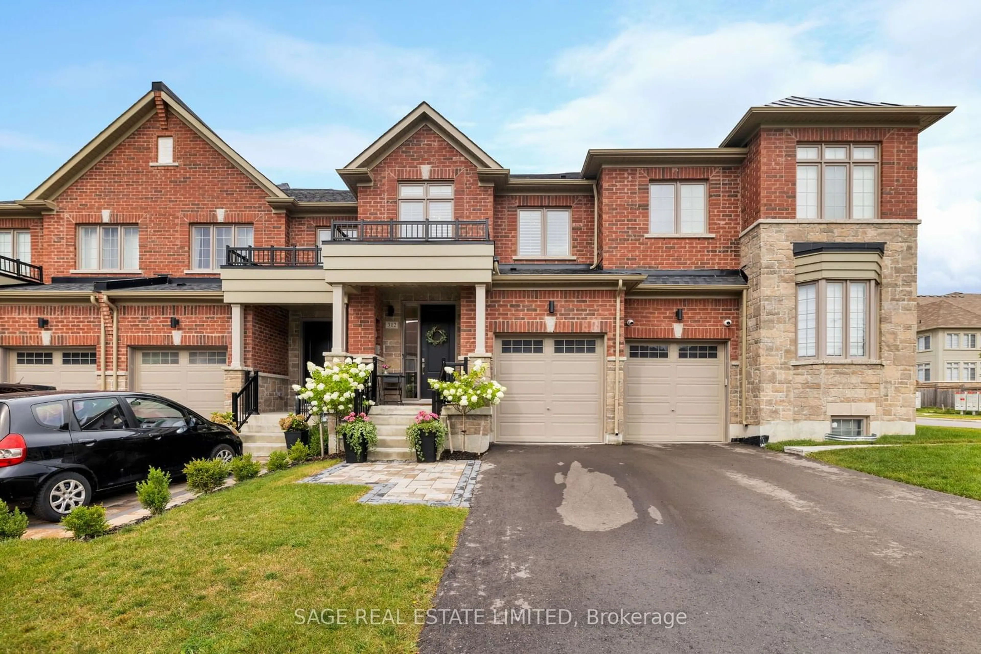 A pic from exterior of the house or condo for 312 Silk Twist Dr, East Gwillimbury Ontario L9N 0V4