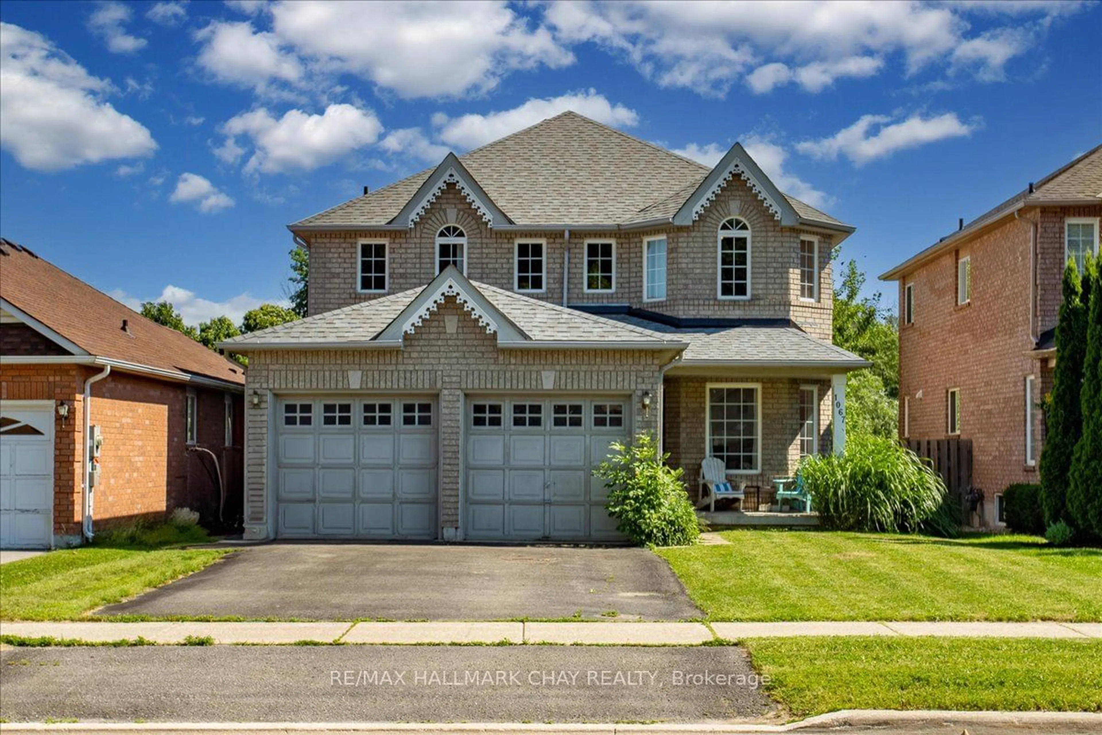 Frontside or backside of a home for 1067 Leslie Dr, Innisfil Ontario L9S 2A7