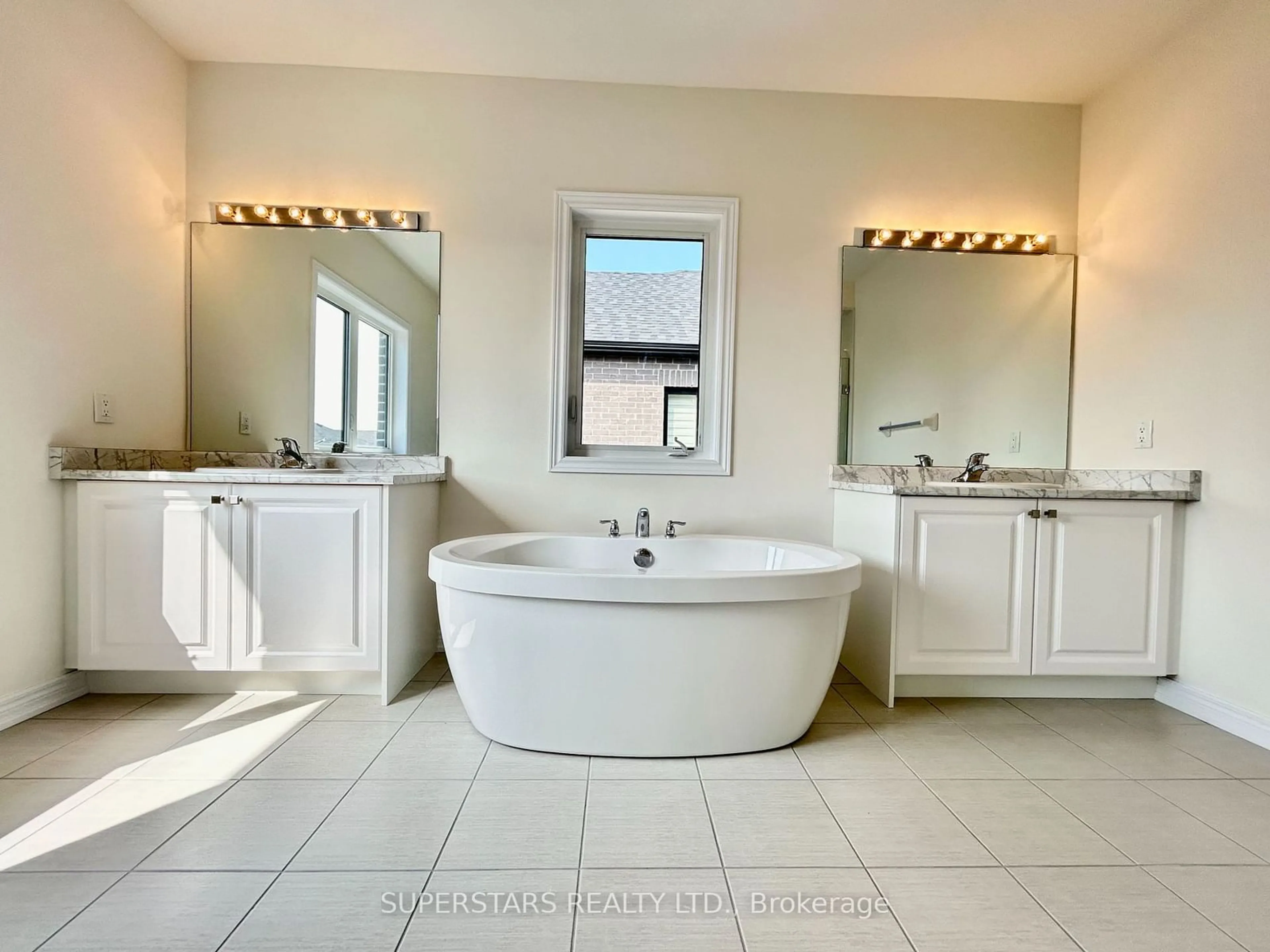 Contemporary bathroom for 197 McKean Dr, Whitchurch-Stouffville Ontario L4A 5E2