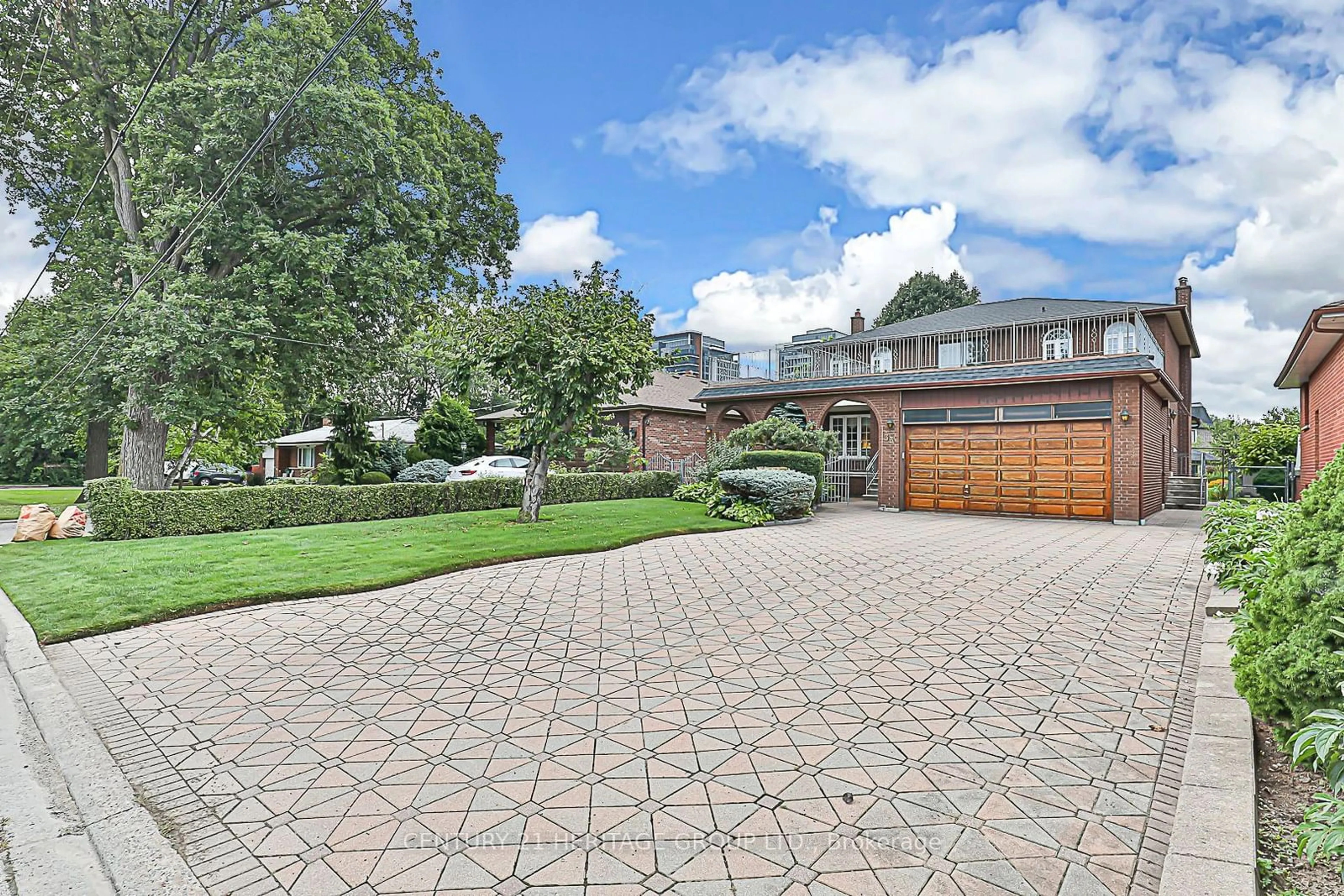 Home with brick exterior material for 33 May Ave, Richmond Hill Ontario L4C 3S7