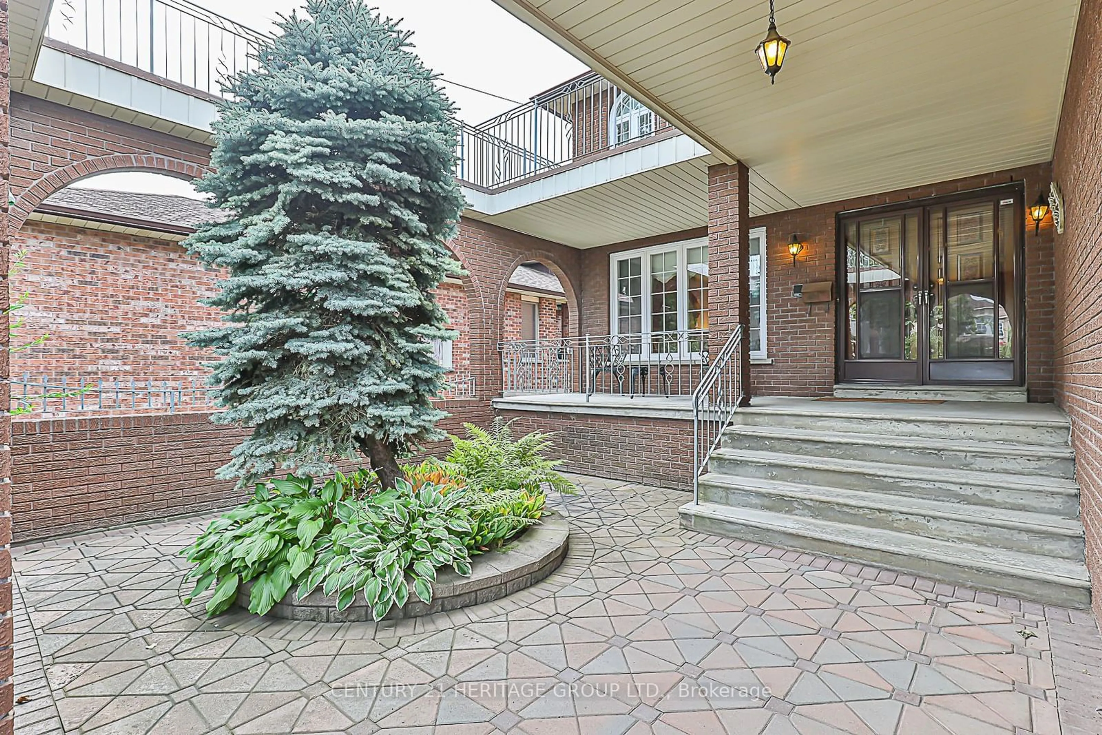 Patio, cottage for 33 May Ave, Richmond Hill Ontario L4C 3S7